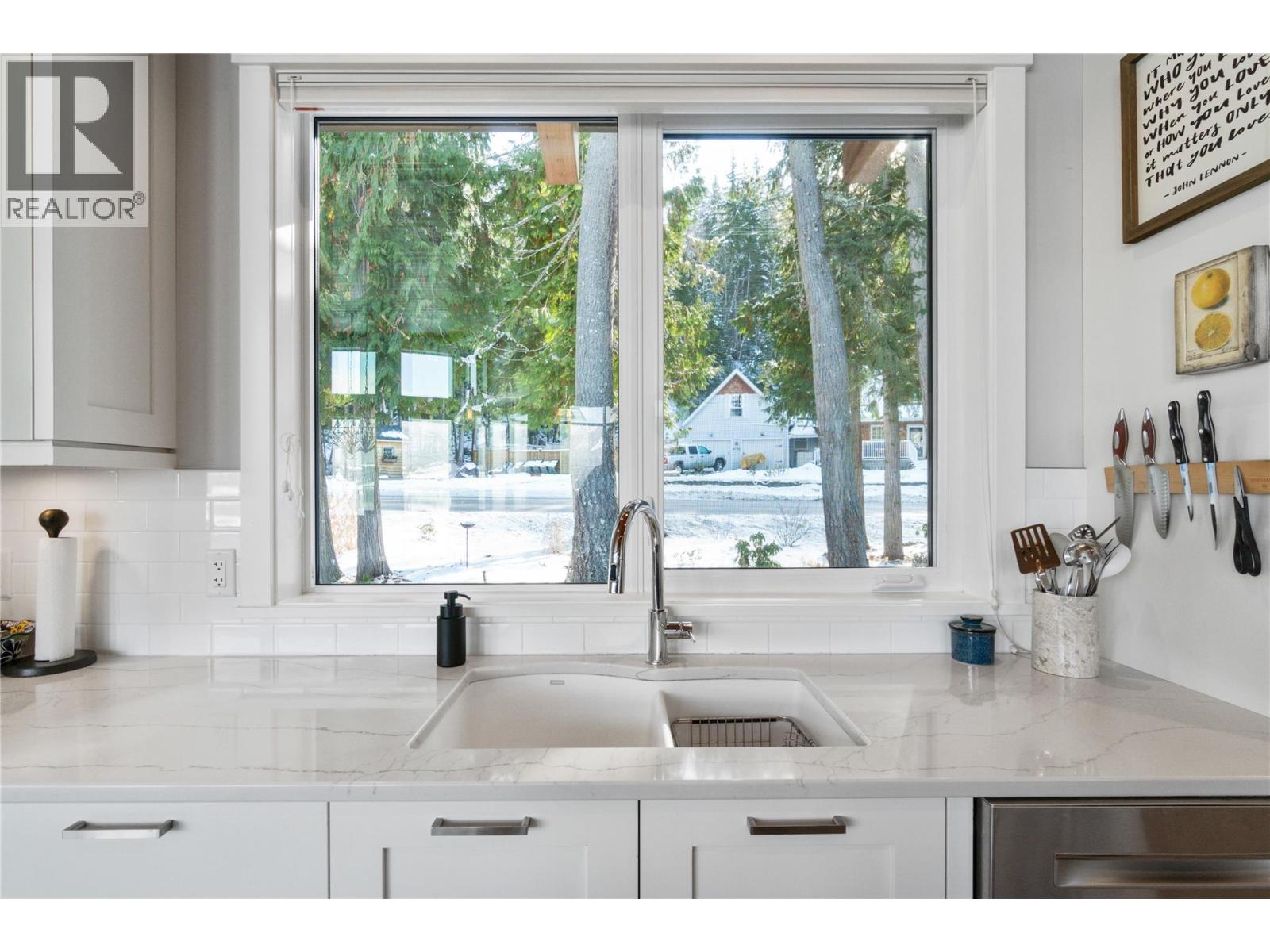 4125 Eagle Bay Road, Eagle Bay, British Columbia  V0E 1T0 - Photo 7 - 10375573