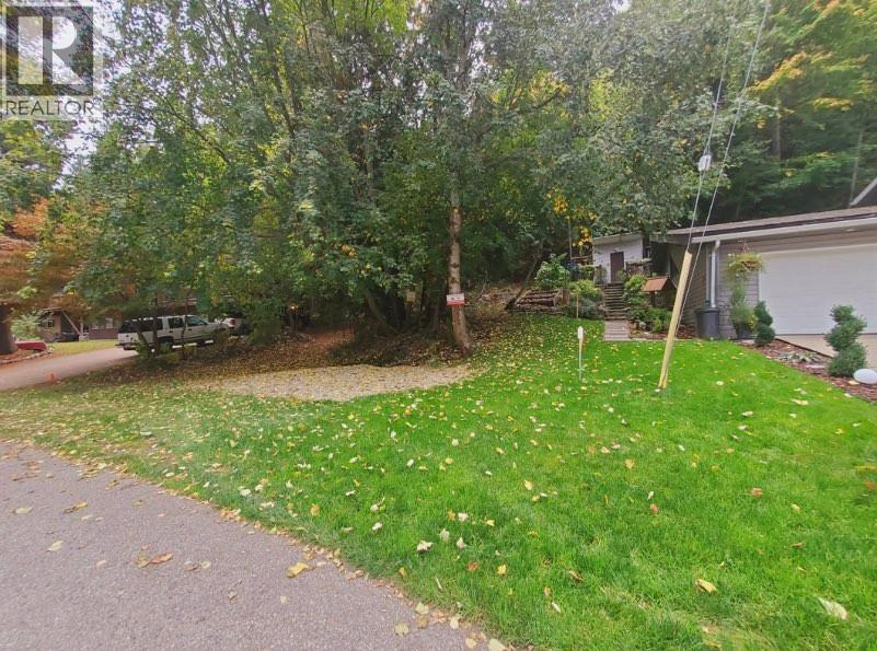 800 Lynnwood Crescent, Castlegar, British Columbia  V1N 1E3 - Photo 14 - 10376134