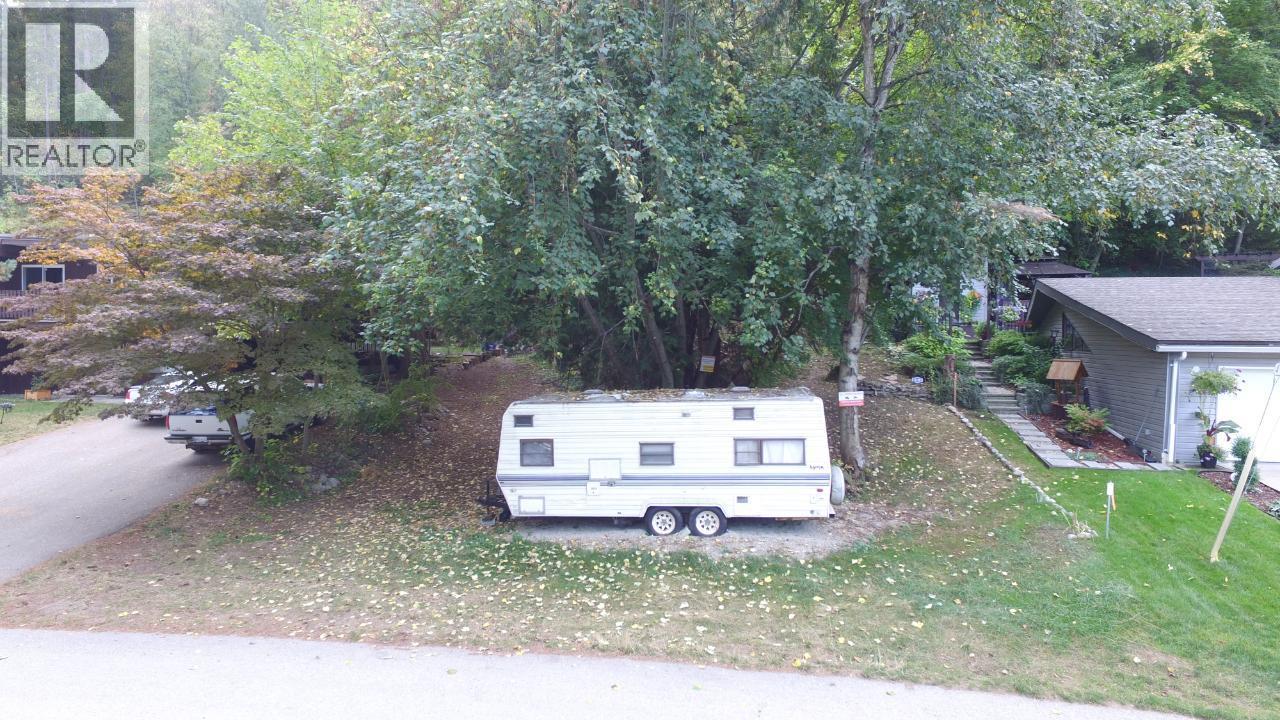 800 Lynnwood Crescent, Castlegar, British Columbia  V1N 1E3 - Photo 8 - 10376134