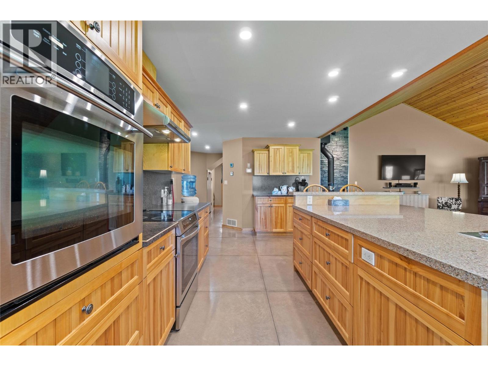 152 Salmon River Road, Salmon Arm, British Columbia  V1E 3E3 - Photo 15 - 10376294