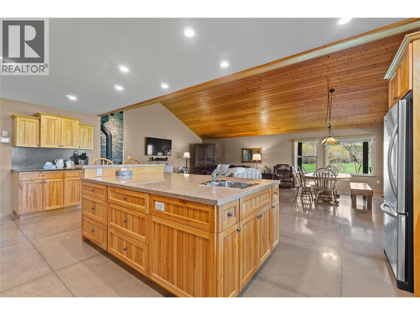 152 Salmon River Road, Salmon Arm, British Columbia  V1E 3E3 - Photo 17 - 10376294