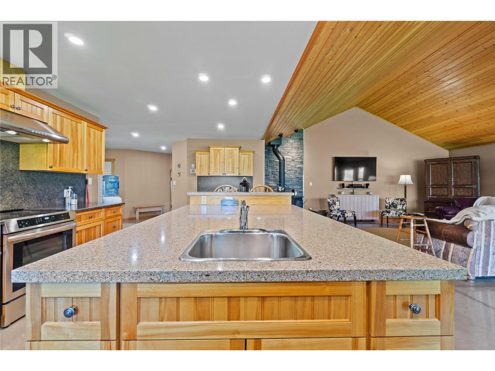 152 Salmon River Road, Salmon Arm, British Columbia  V1E 3E3 - Photo 20 - 10376294