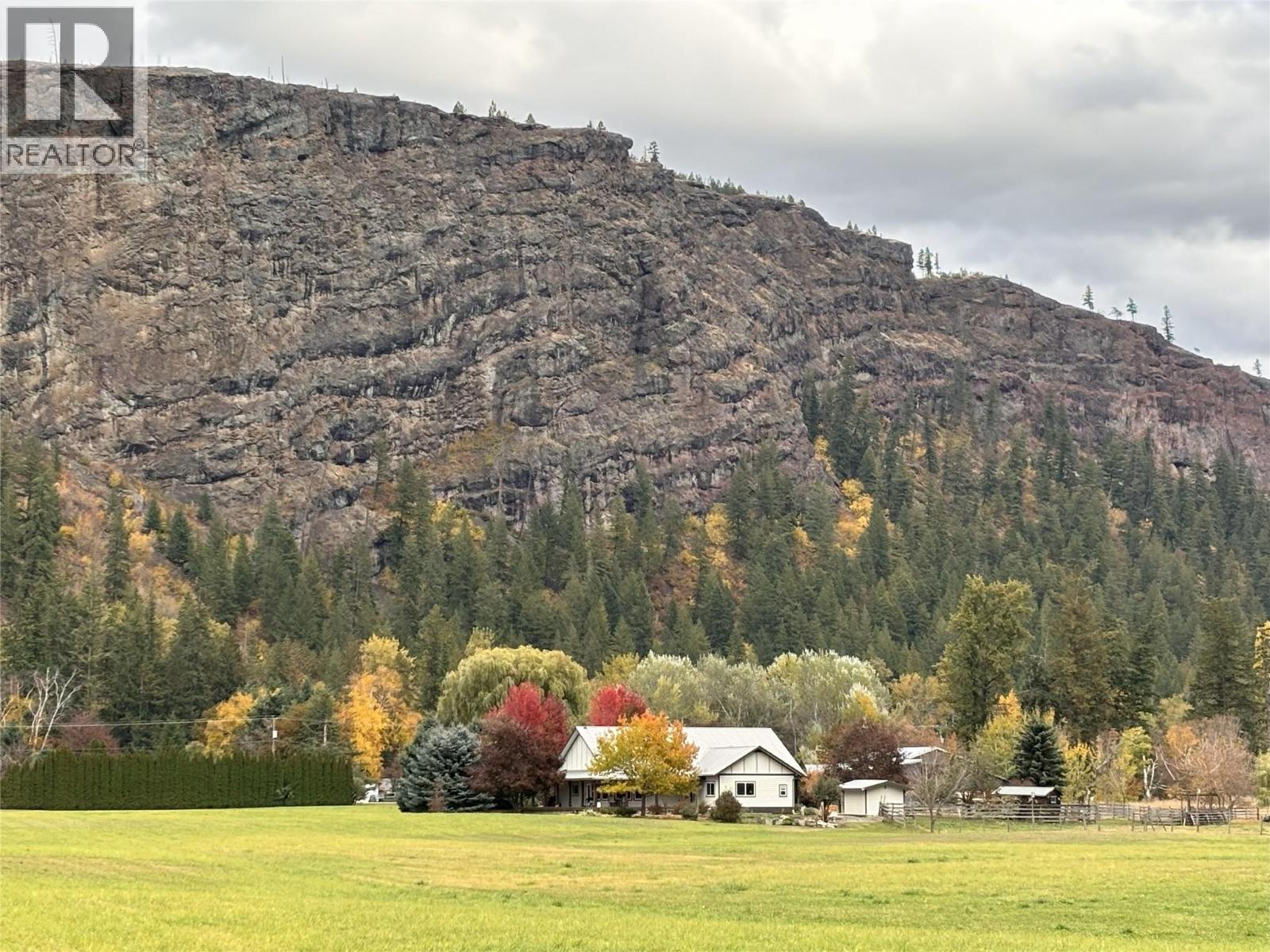 152 Salmon River Road, Salmon Arm, British Columbia  V1E 3E3 - Photo 3 - 10376294