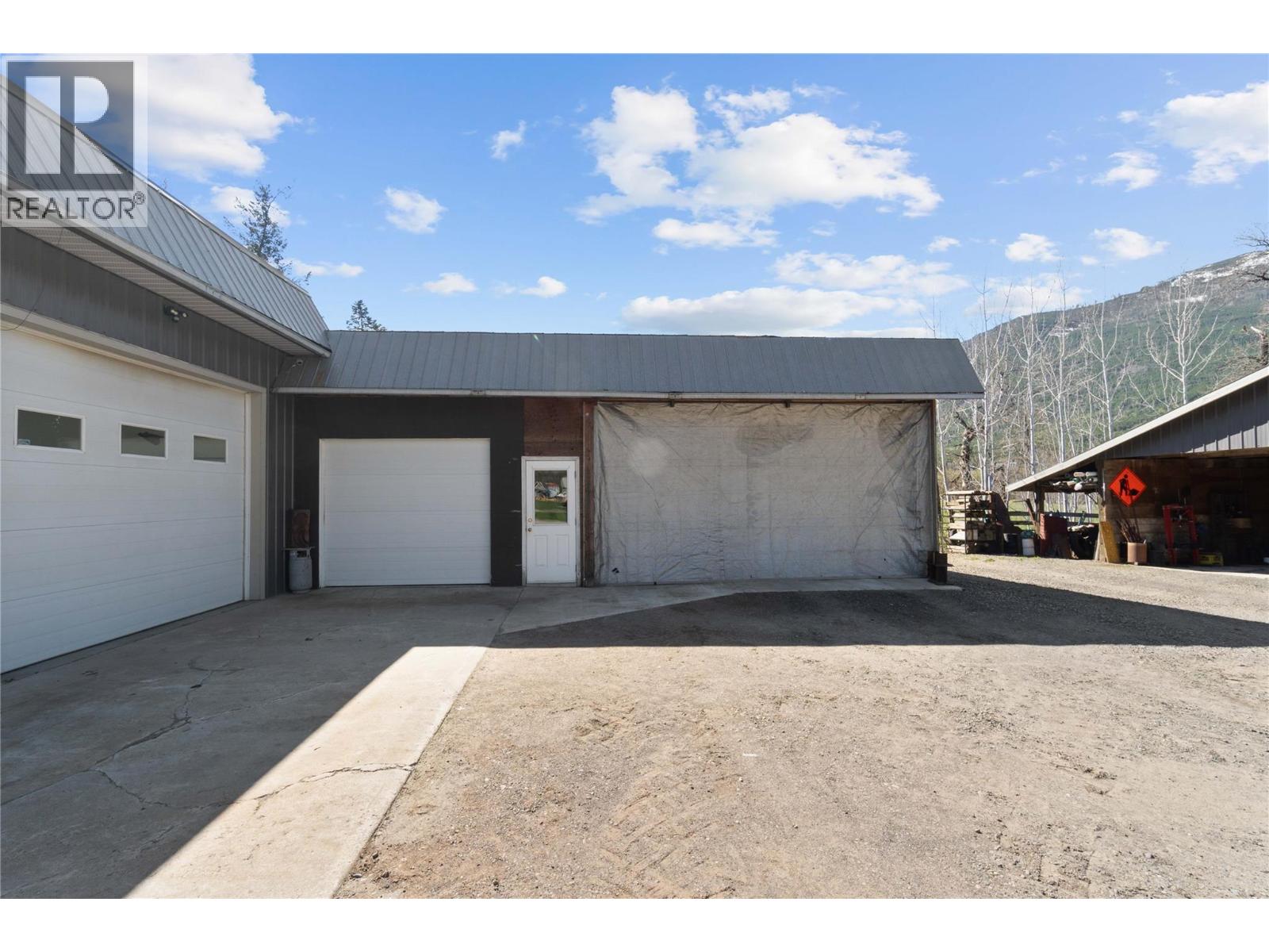 152 Salmon River Road, Salmon Arm, British Columbia  V1E 3E3 - Photo 54 - 10376294