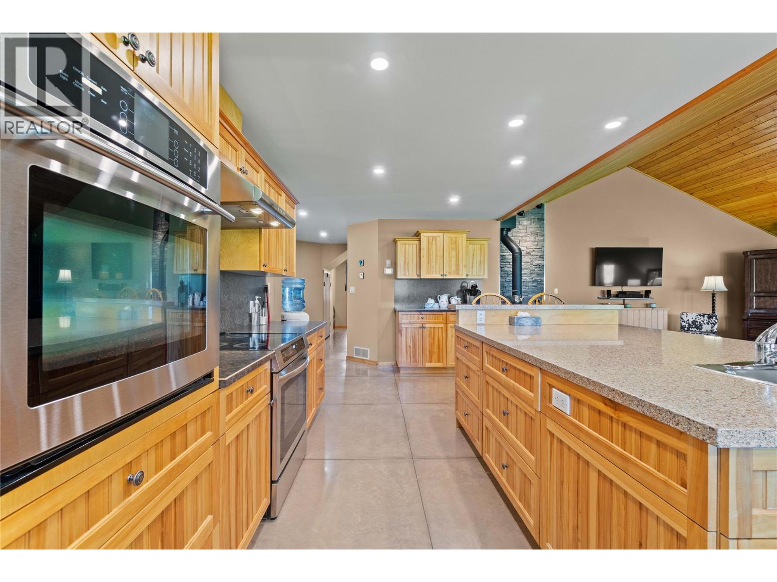 152 Salmon River Road, Salmon Arm, British Columbia  V1E 3E3 - Photo 16 - 10376292