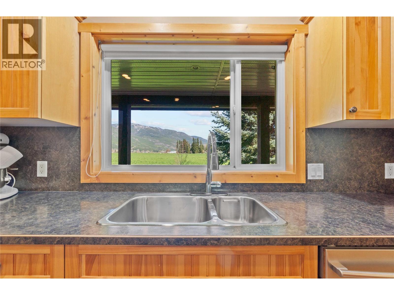 152 Salmon River Road, Salmon Arm, British Columbia  V1E 3E3 - Photo 17 - 10376292