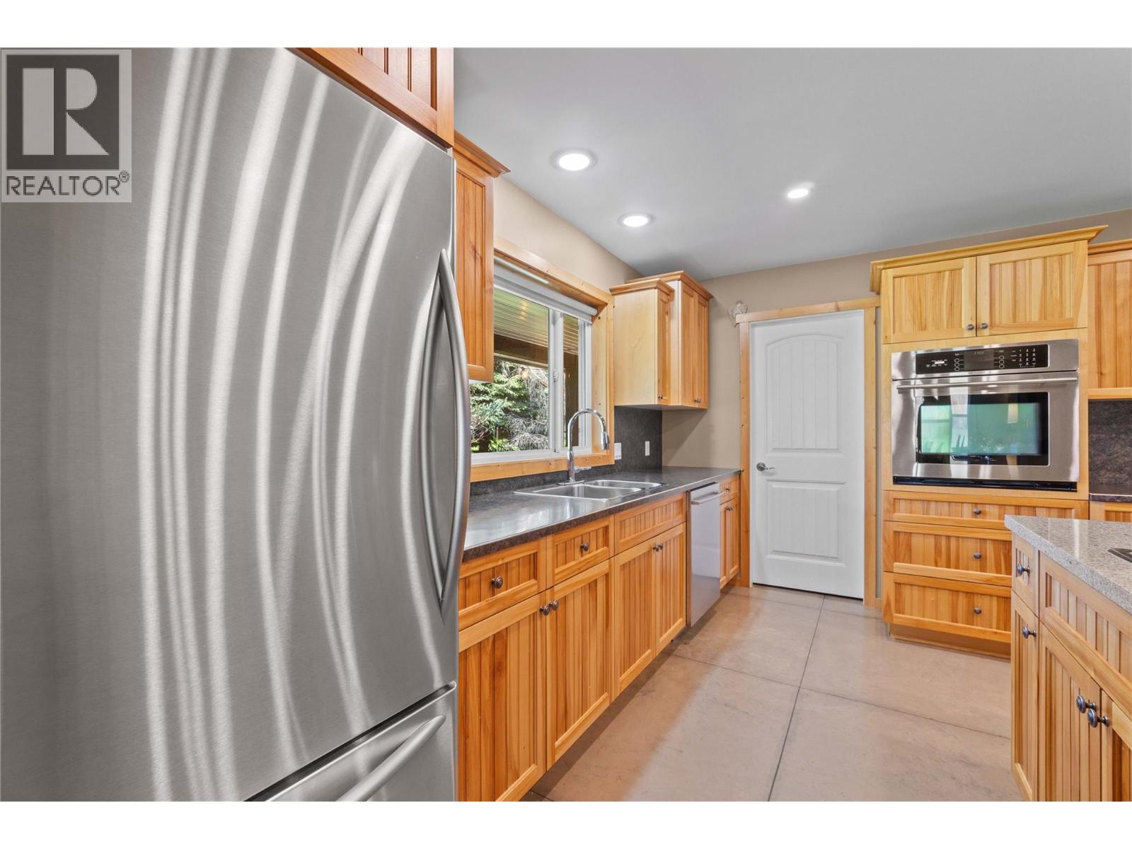 152 Salmon River Road, Salmon Arm, British Columbia  V1E 3E3 - Photo 19 - 10376292