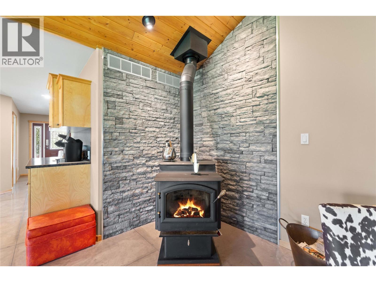 152 Salmon River Road, Salmon Arm, British Columbia  V1E 3E3 - Photo 26 - 10376292