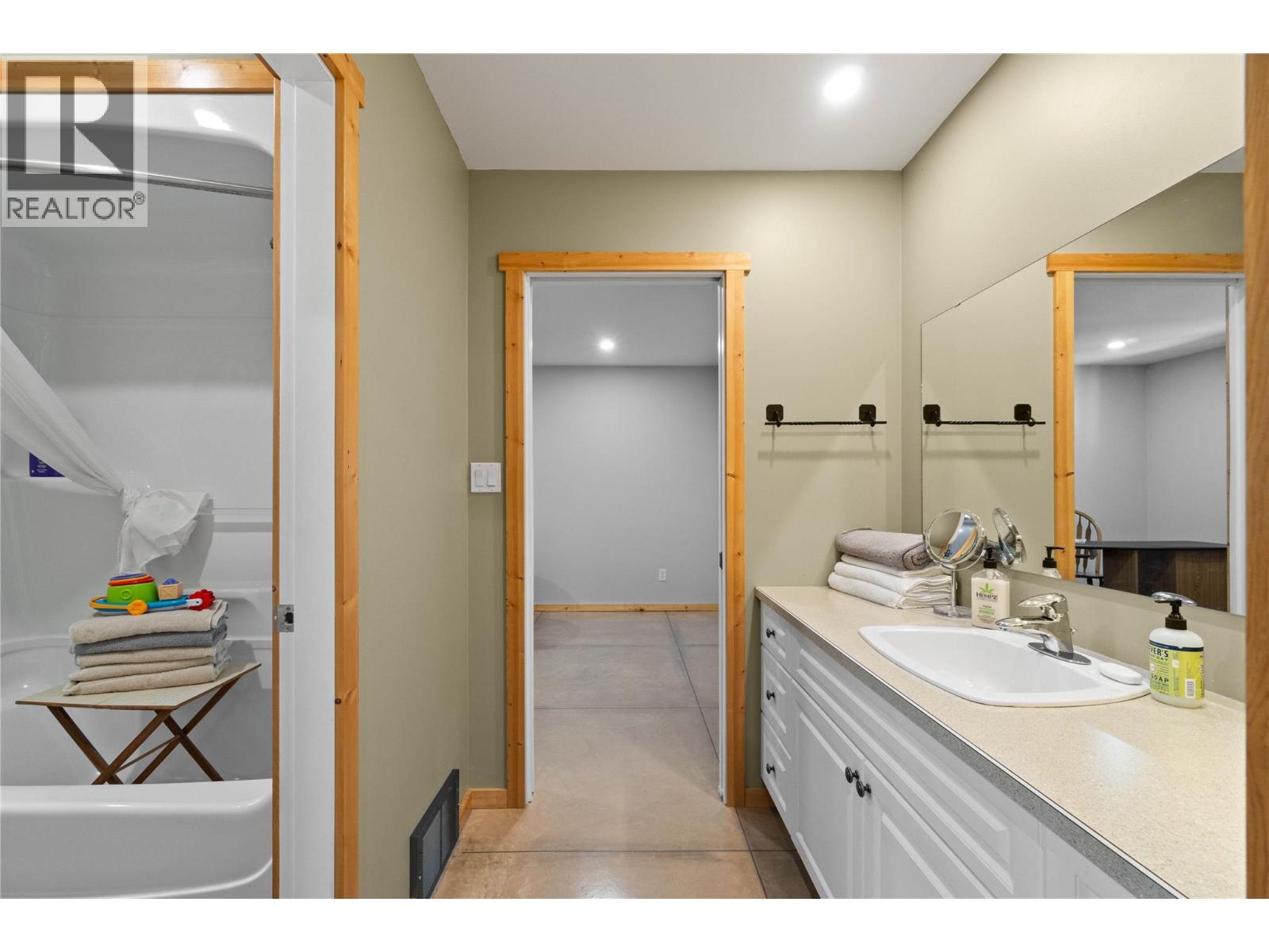 152 Salmon River Road, Salmon Arm, British Columbia  V1E 3E3 - Photo 37 - 10376292