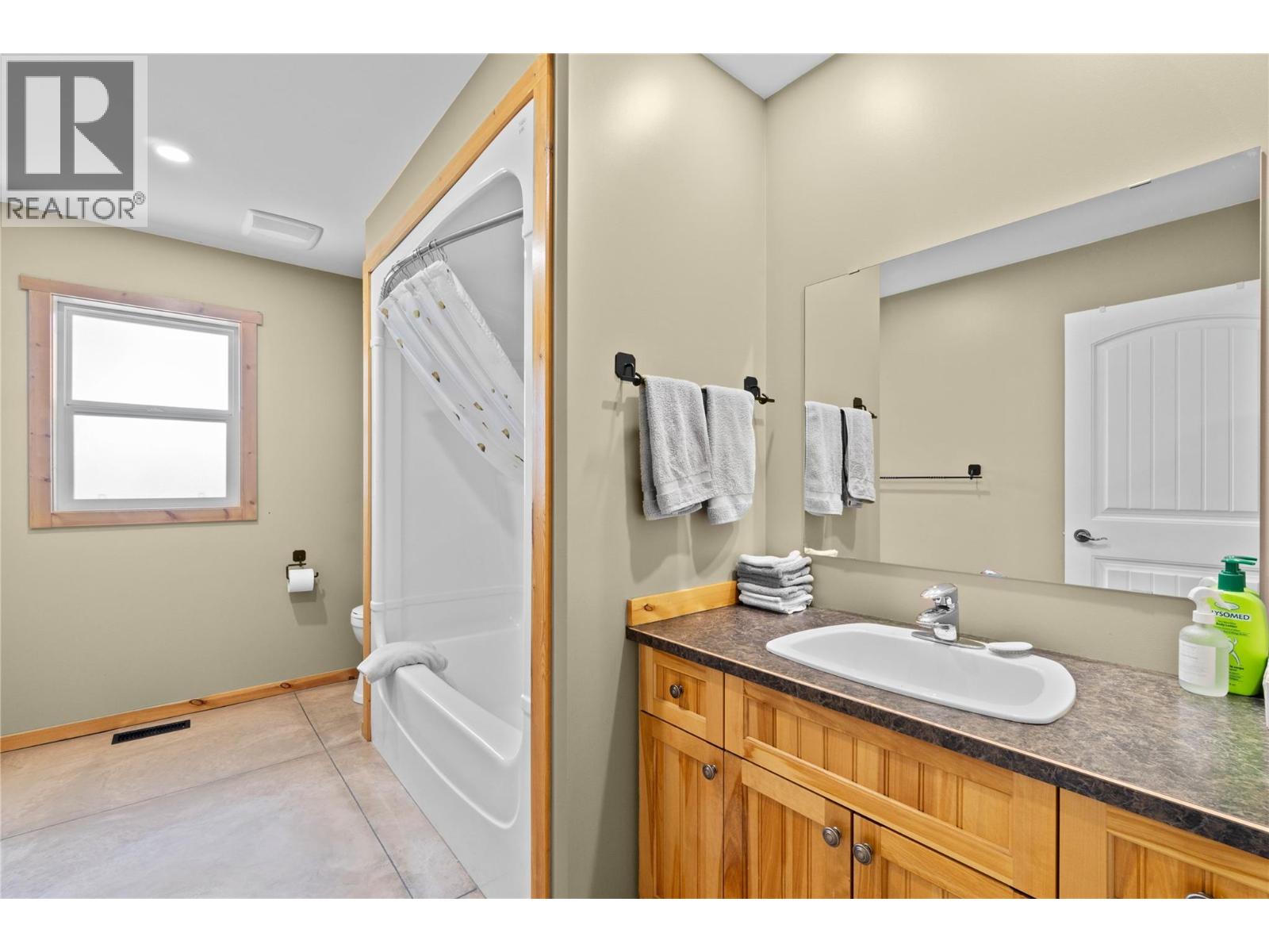 152 Salmon River Road, Salmon Arm, British Columbia  V1E 3E3 - Photo 39 - 10376292