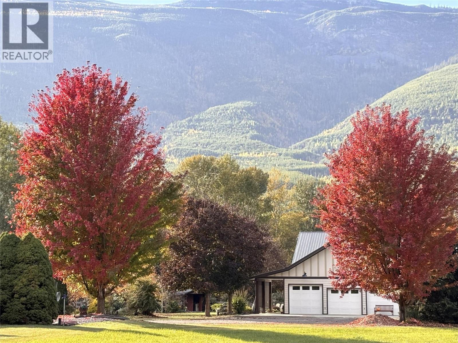 152 Salmon River Road, Salmon Arm, British Columbia  V1E 3E3 - Photo 5 - 10376292