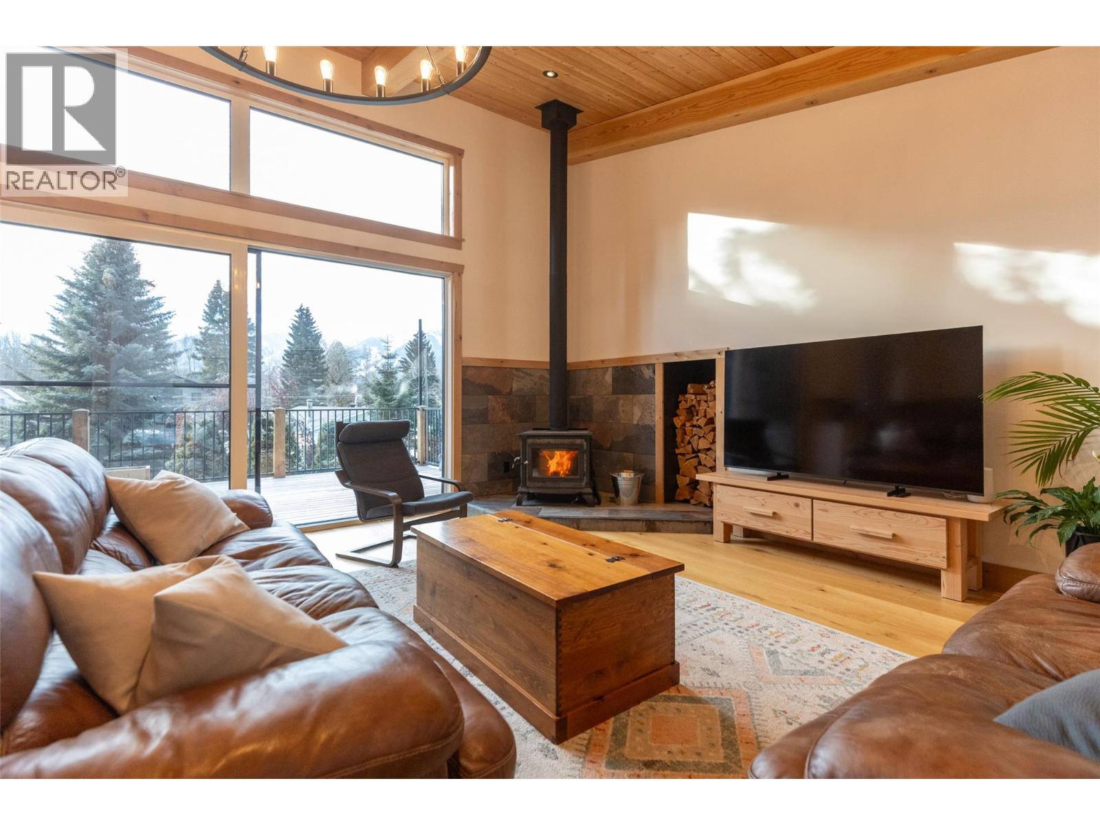 1360 Mcleod Avenue, Fernie, British Columbia  V0B 1M1 - Photo 27 - 10376100