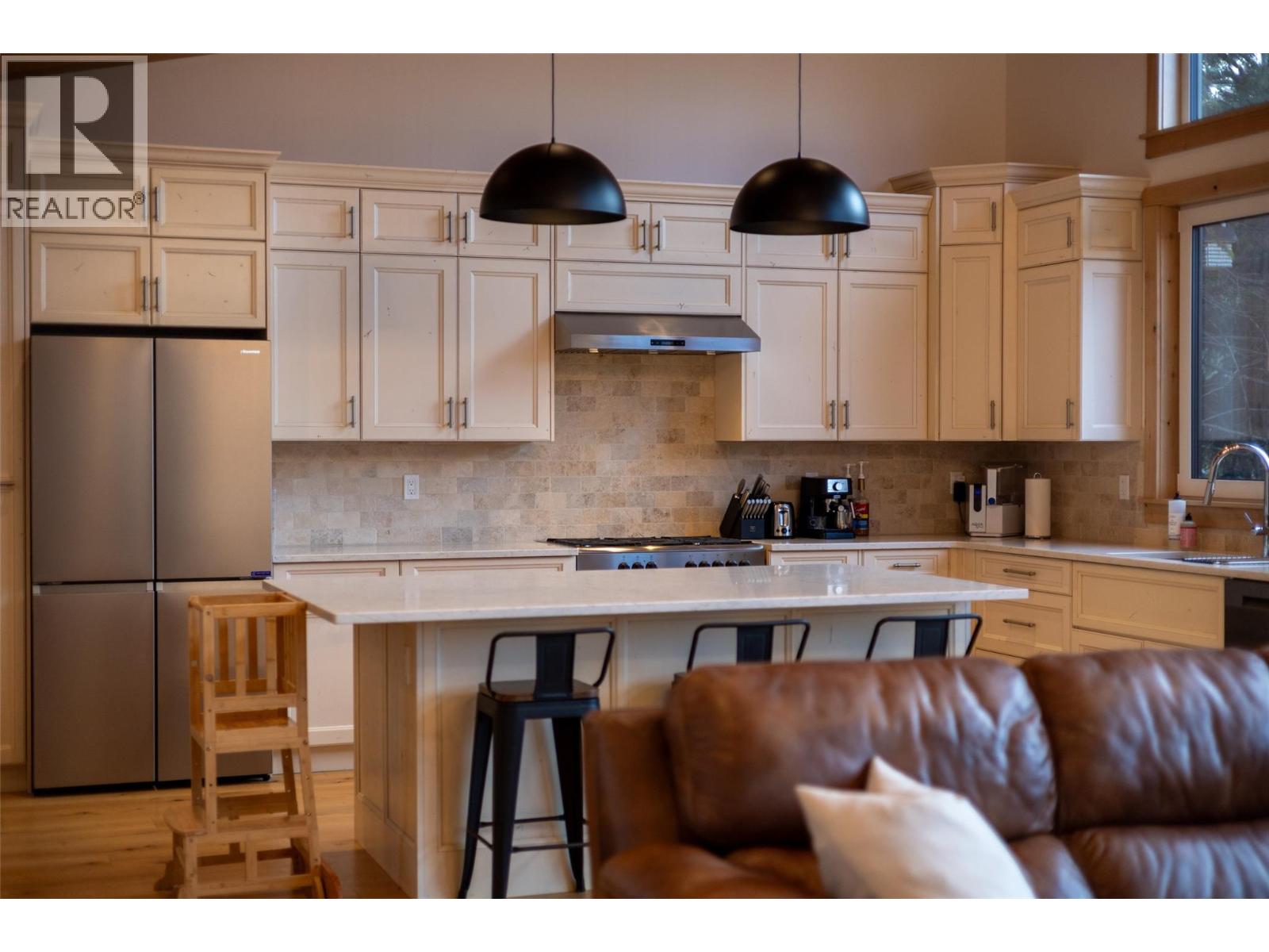 1360 Mcleod Avenue, Fernie, British Columbia  V0B 1M1 - Photo 34 - 10376100