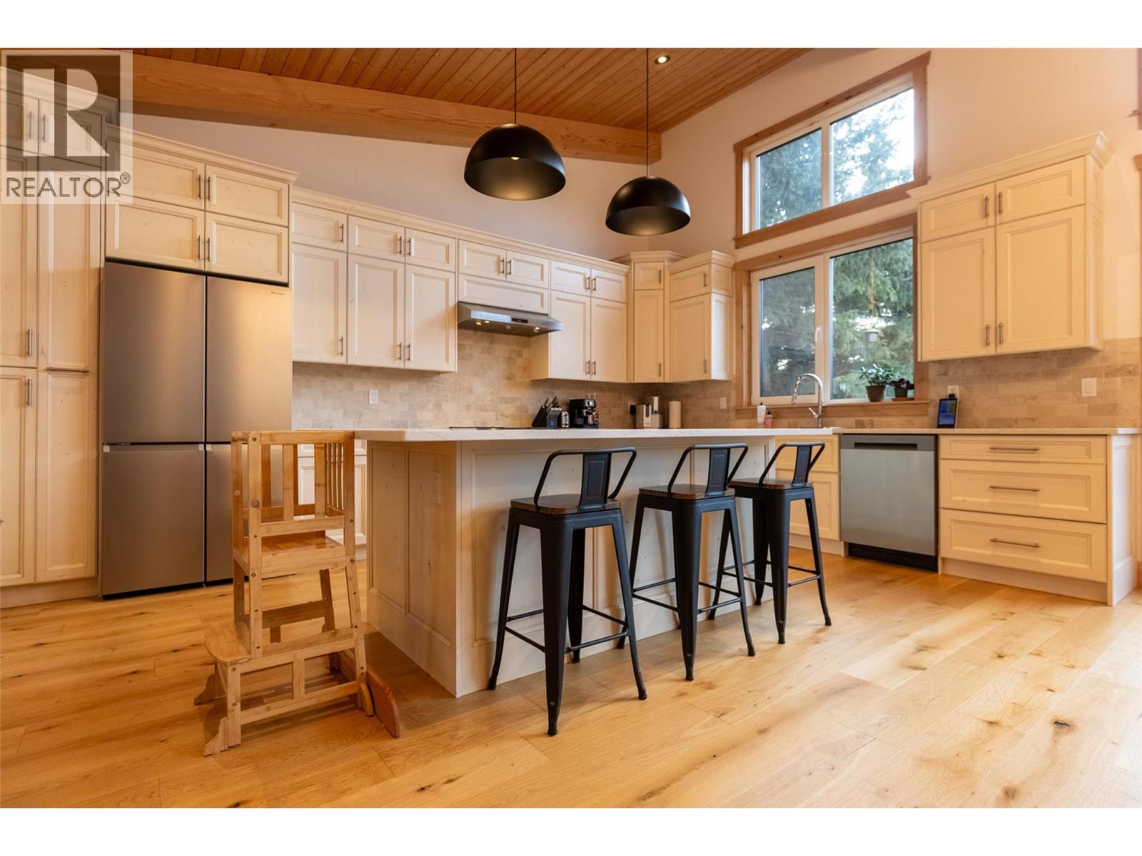 1360 Mcleod Avenue, Fernie, British Columbia  V0B 1M1 - Photo 36 - 10376100