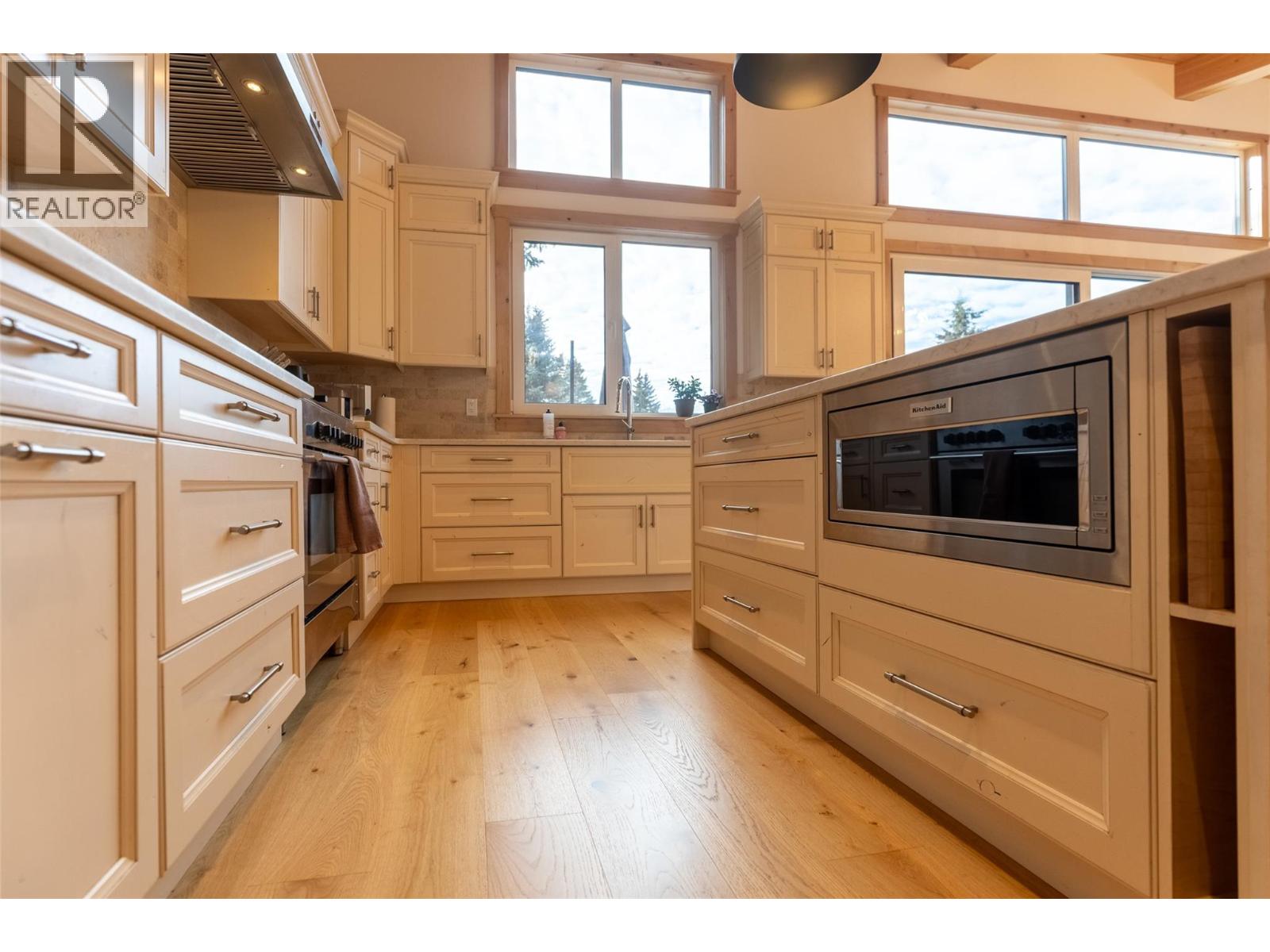 1360 Mcleod Avenue, Fernie, British Columbia  V0B 1M1 - Photo 37 - 10376100