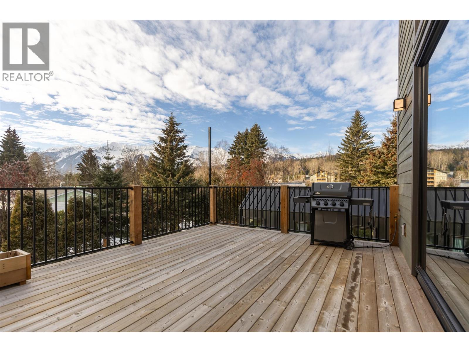 1360 Mcleod Avenue, Fernie, British Columbia  V0B 1M1 - Photo 46 - 10376100