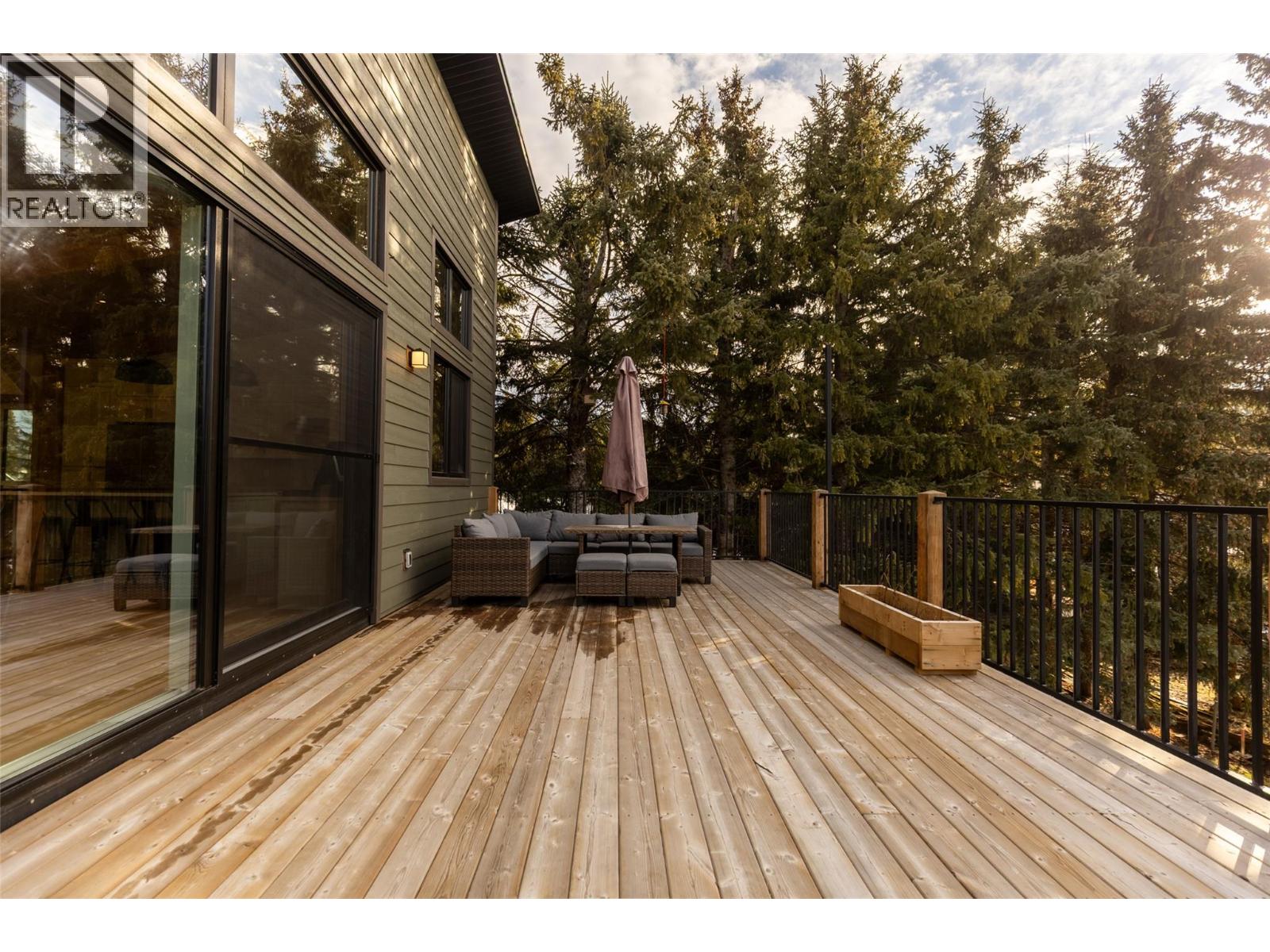 1360 Mcleod Avenue, Fernie, British Columbia  V0B 1M1 - Photo 48 - 10376100