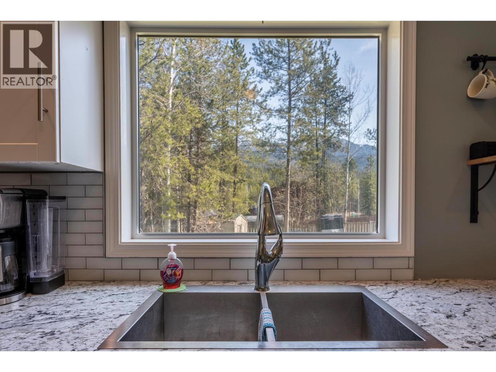 1424 Deer Ridge Road, Golden, British Columbia  V0A 1H1 - Photo 18 - 10376060