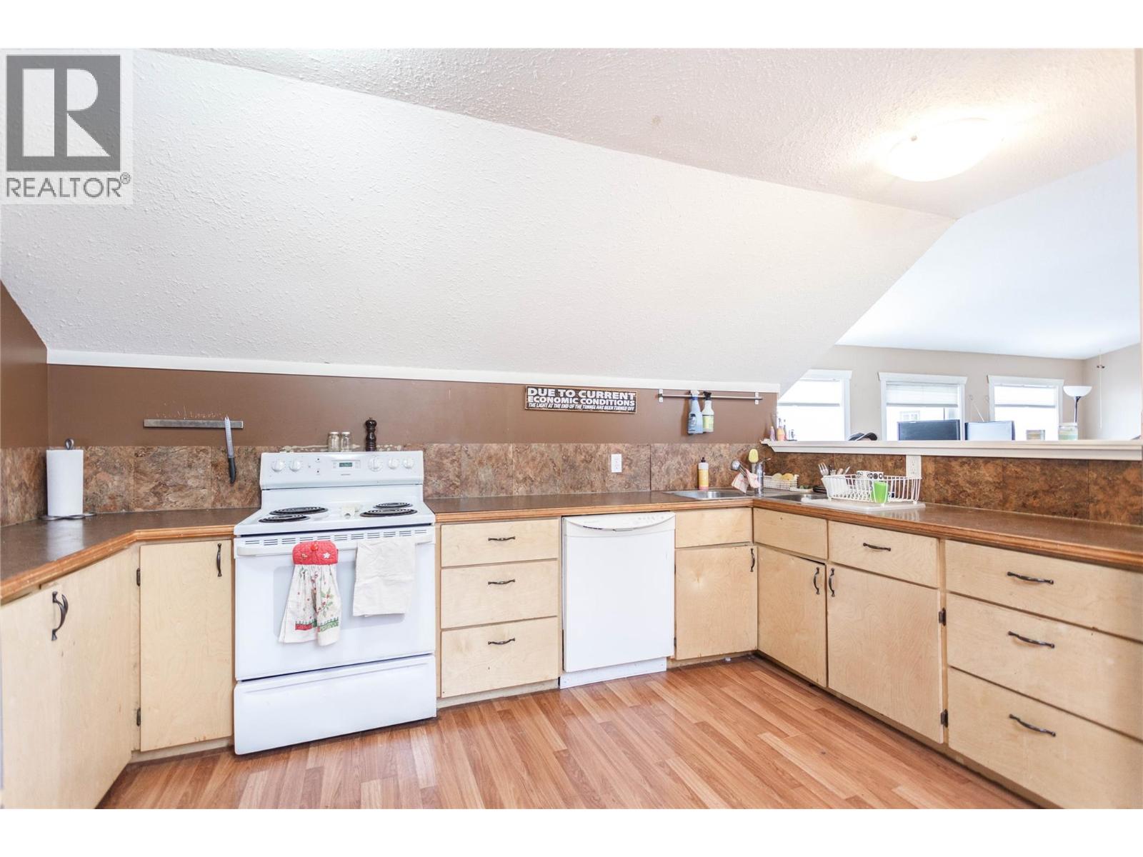 2037 Shuswap Avenue, Lumby, British Columbia  V0E 2G0 - Photo 15 - 10375066