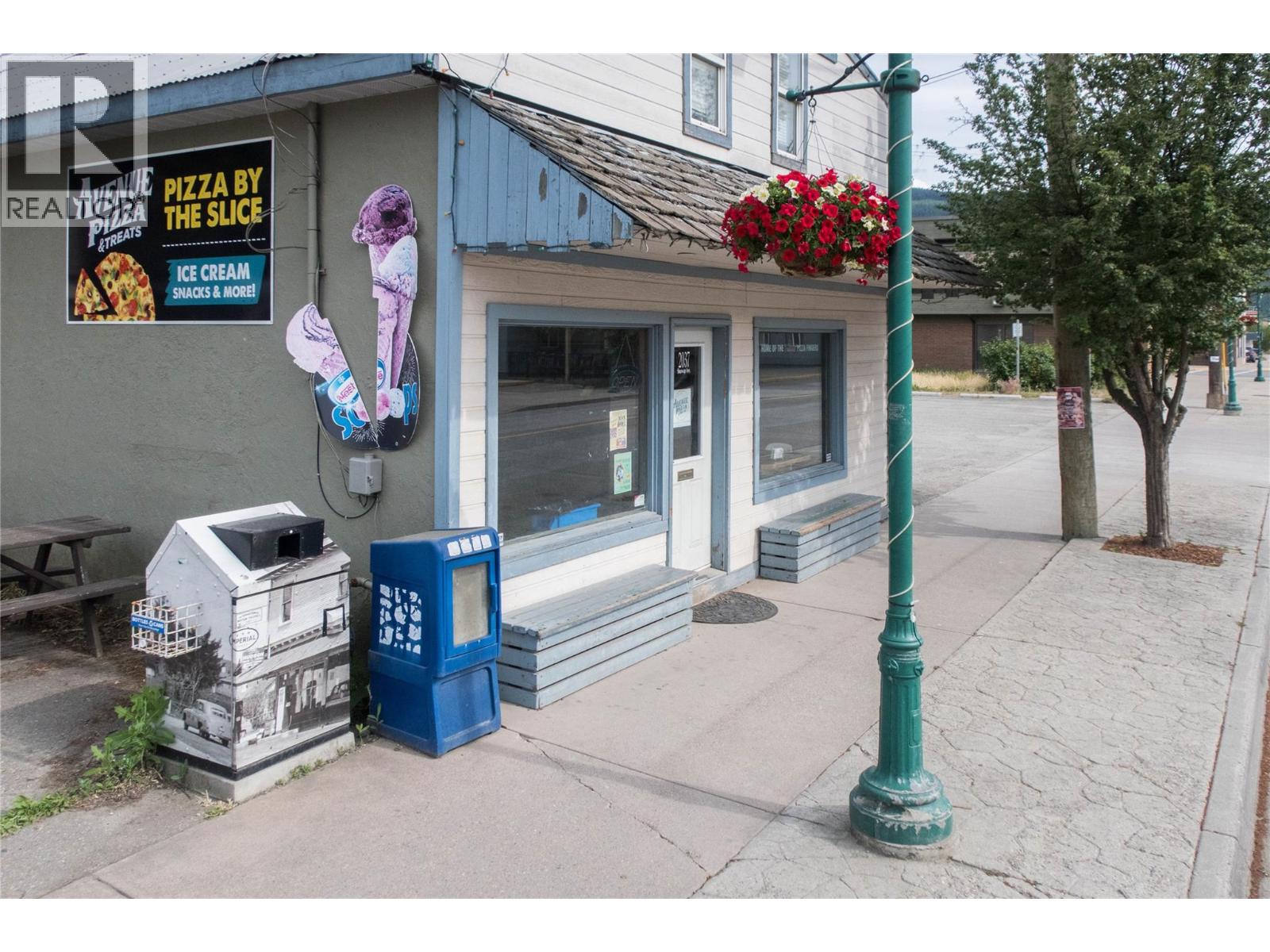 2037 Shuswap Avenue, Lumby, British Columbia  V0E 2G0 - Photo 3 - 10375066