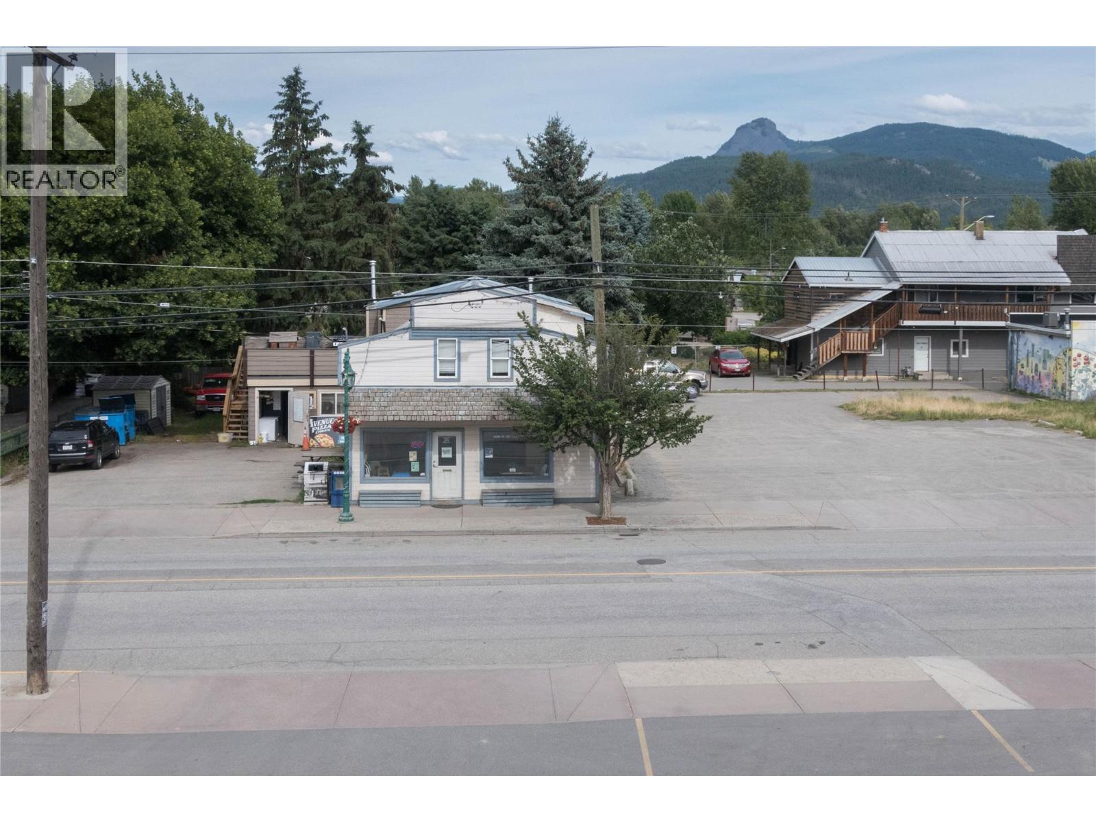 2037 Shuswap Avenue, Lumby, British Columbia  V0E 2G0 - Photo 4 - 10375066