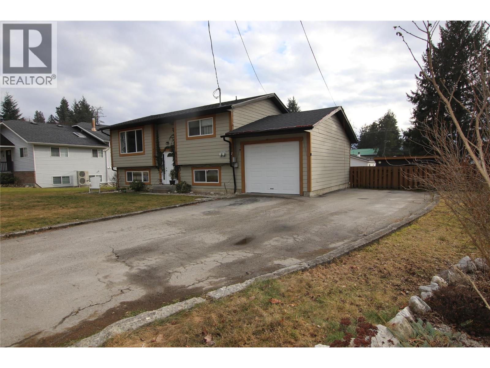 304 5th  Nw Street, Nakusp, British Columbia  V0G 1R0 - Photo 12 - 10376033
