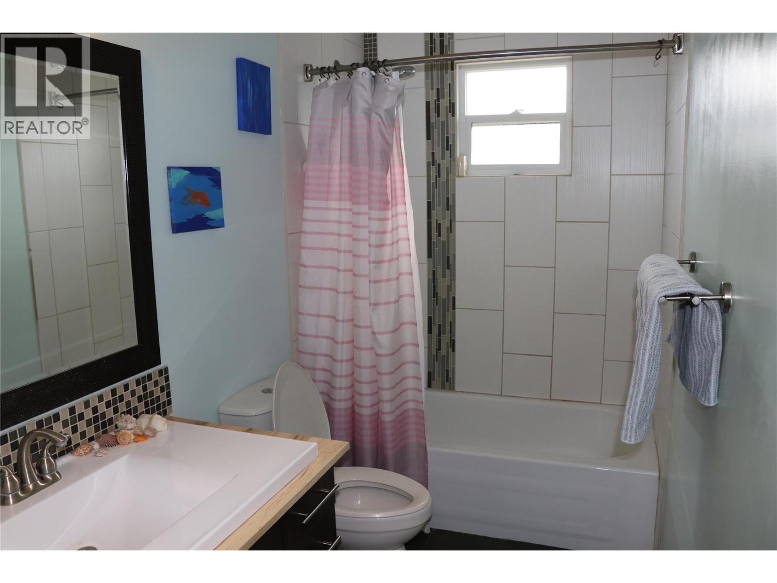 304 5th  Nw Street, Nakusp, British Columbia  V0G 1R0 - Photo 17 - 10376033