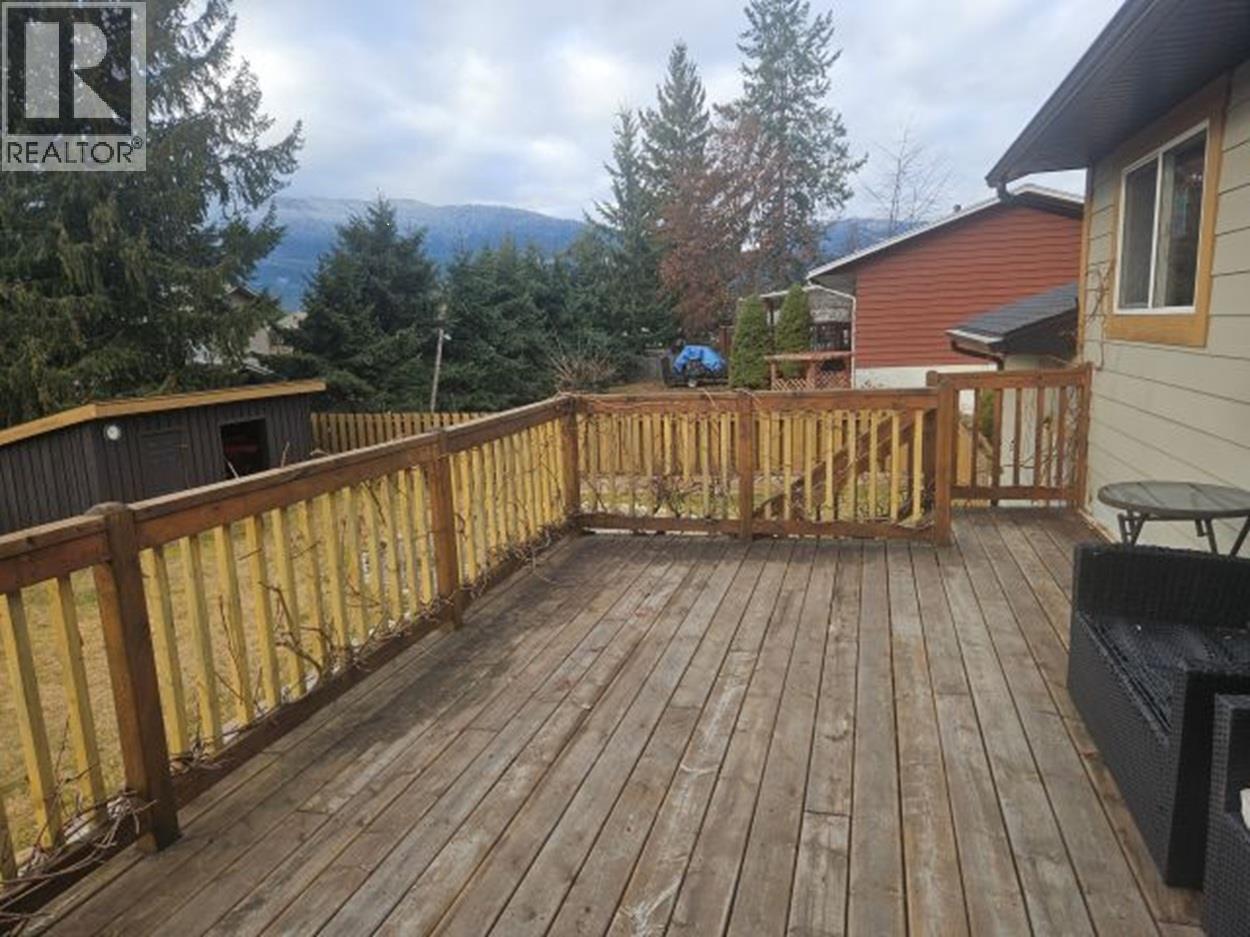 304 5th  Nw Street, Nakusp, British Columbia  V0G 1R0 - Photo 2 - 10376033