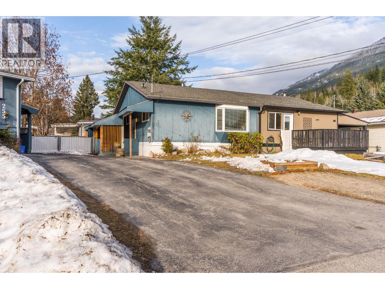 257 Viers Crescent, Revelstoke, British Columbia  V0E 2S1 - Photo 1 - 10376280