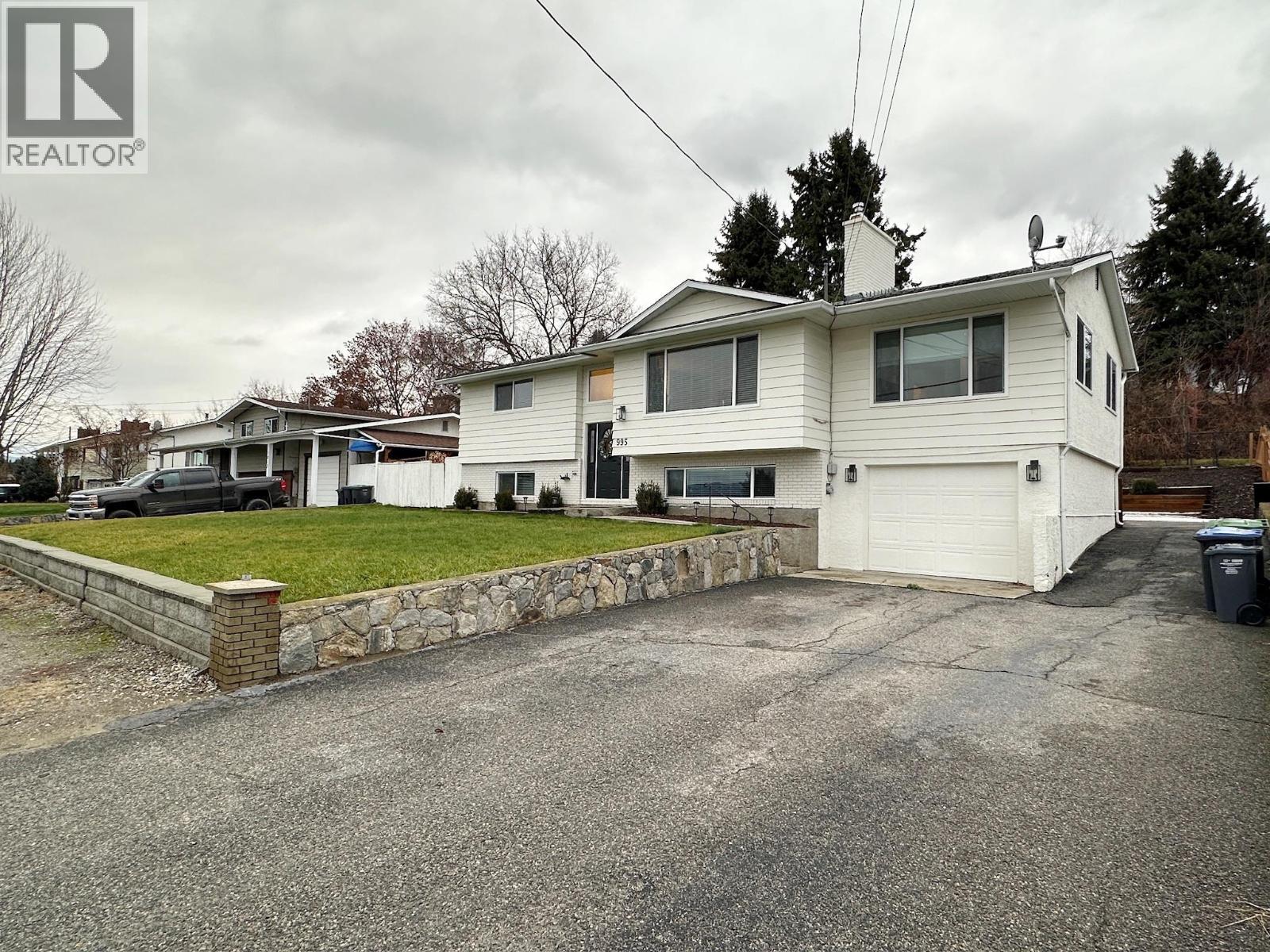 995 Graf Road, Kelowna, British Columbia  V1P 1C1 - Photo 2 - 10376231