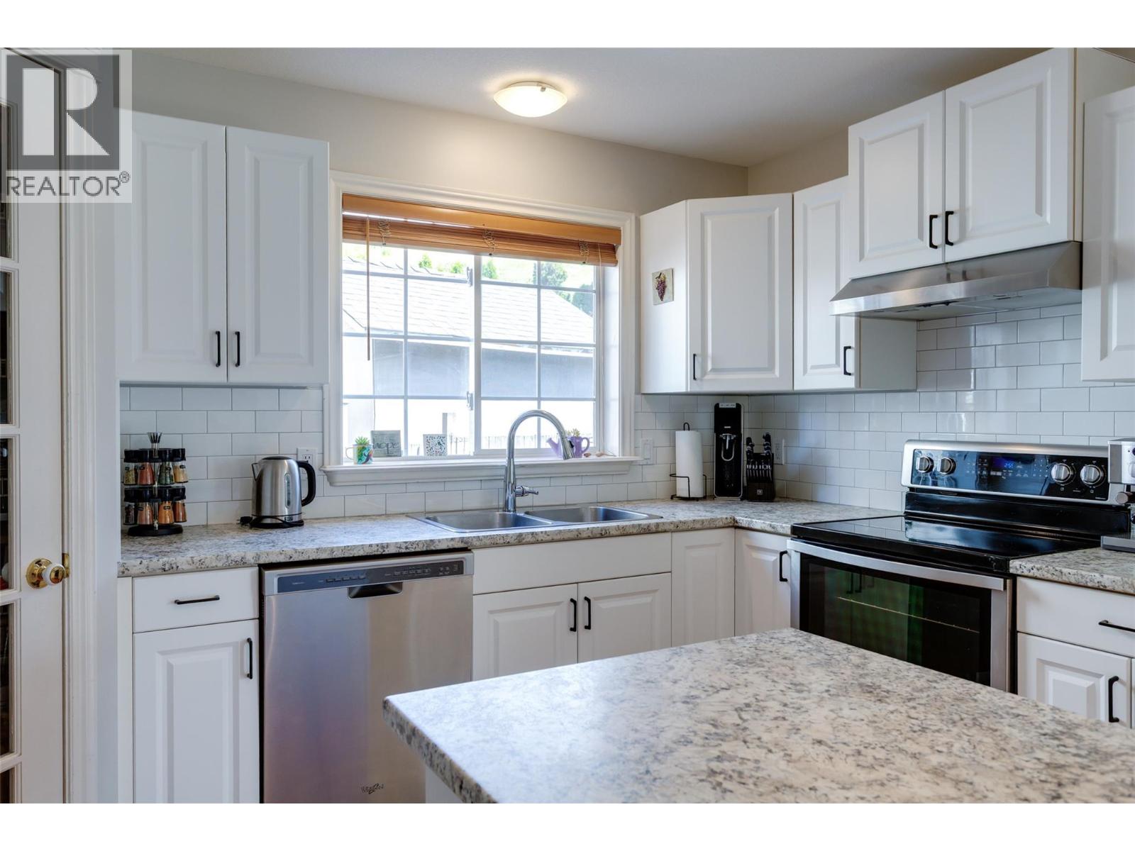 2205 Canary Place, Vernon, British Columbia  V1H 1R3 - Photo 11 - 10376182