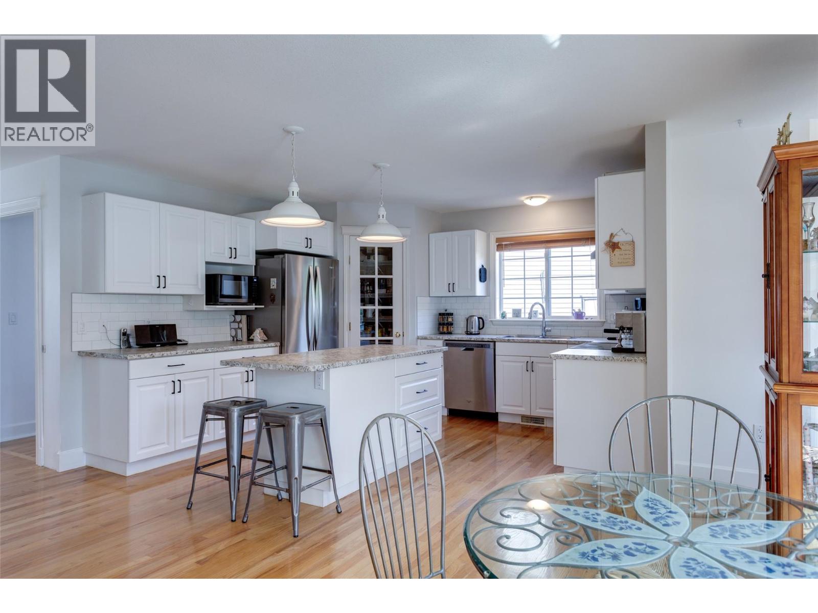 2205 Canary Place, Vernon, British Columbia  V1H 1R3 - Photo 13 - 10376182