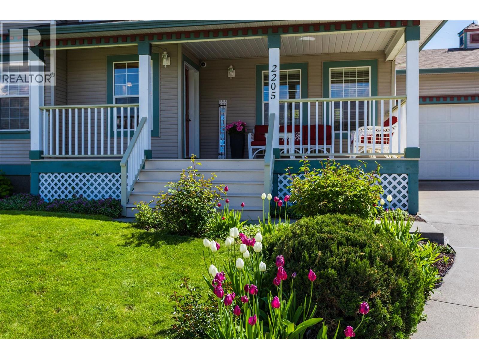 2205 Canary Place, Vernon, British Columbia  V1H 1R3 - Photo 2 - 10376182