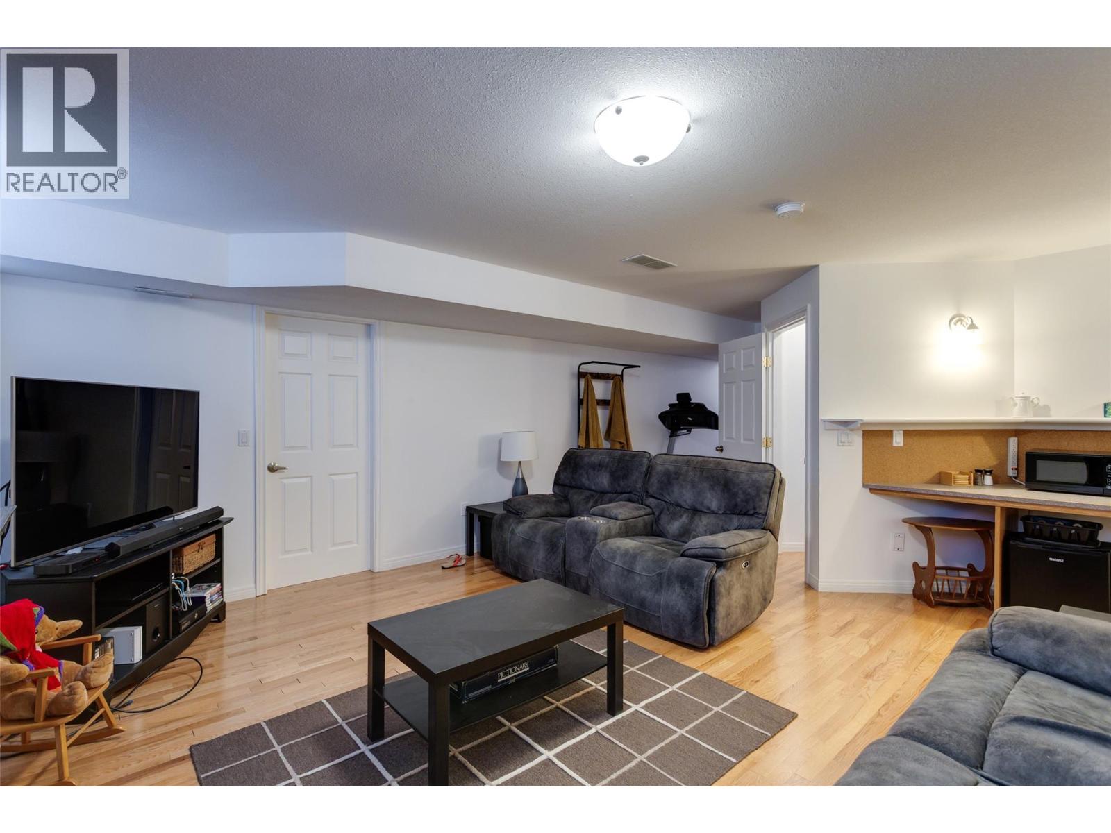 2205 Canary Place, Vernon, British Columbia  V1H 1R3 - Photo 48 - 10376182