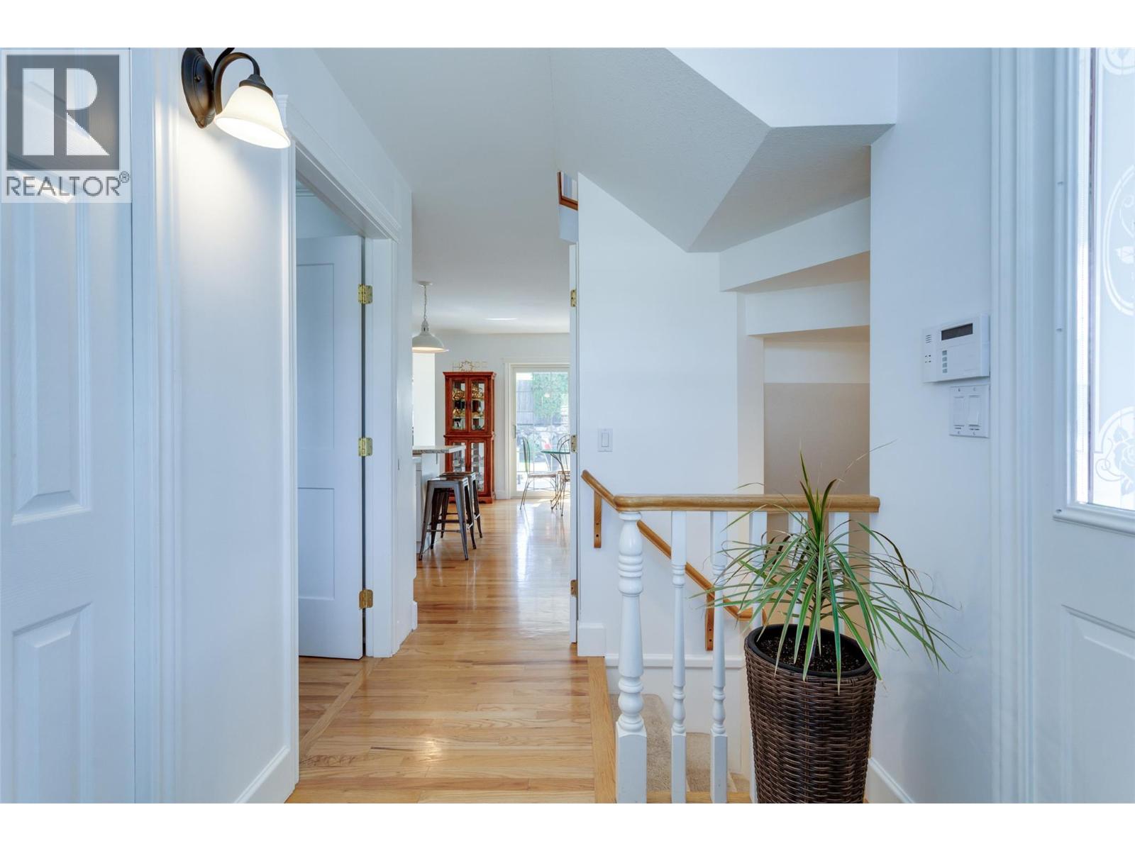 2205 Canary Place, Vernon, British Columbia  V1H 1R3 - Photo 7 - 10376182