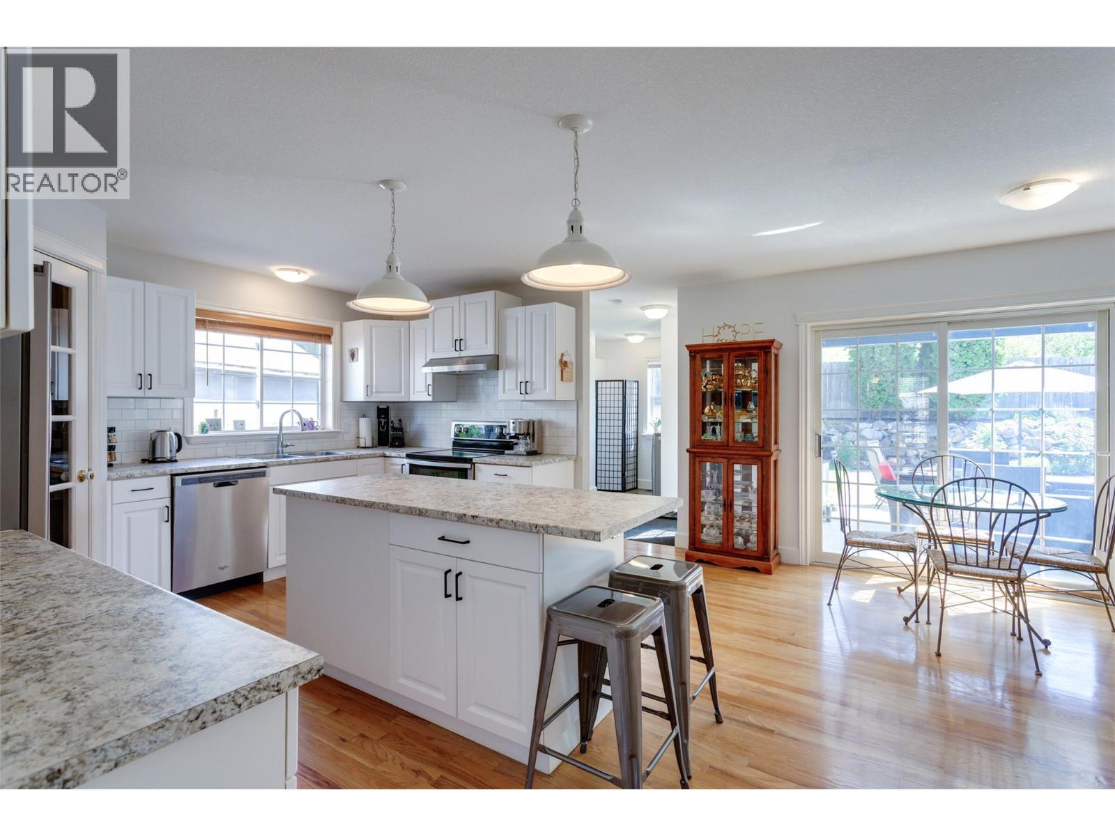 2205 Canary Place, Vernon, British Columbia  V1H 1R3 - Photo 8 - 10376182