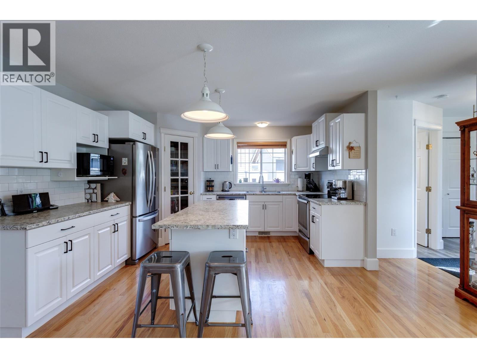 2205 Canary Place, Vernon, British Columbia  V1H 1R3 - Photo 9 - 10376182