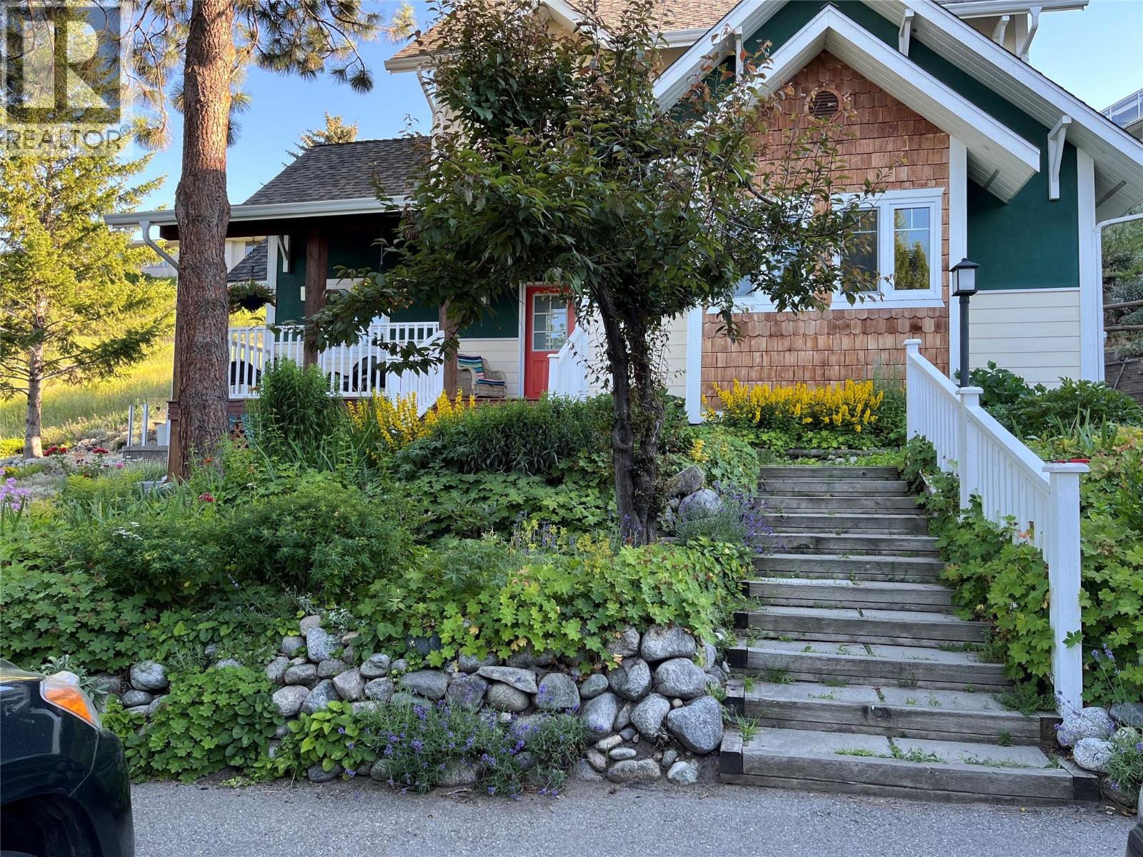 5733 Clark Street, Summerland, British Columbia  V0H 1Z4 - Photo 2 - 10373440