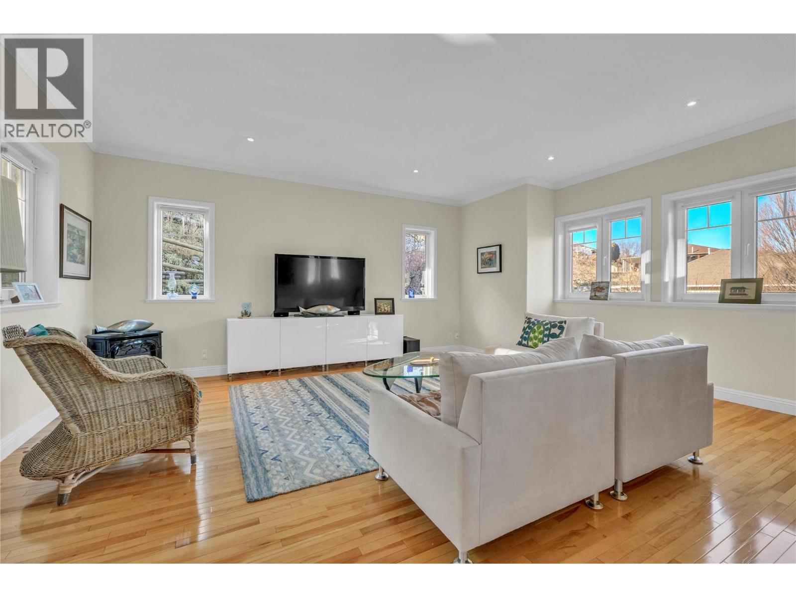 5733 Clark Street, Summerland, British Columbia  V0H 1Z4 - Photo 7 - 10373440