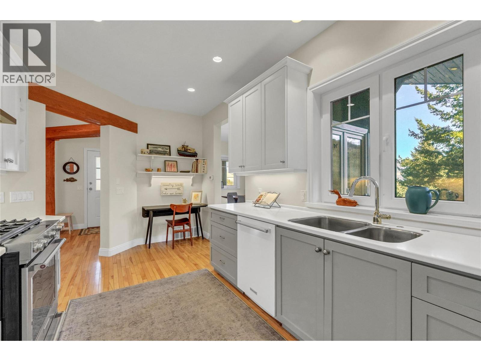 5733 Clark Street, Summerland, British Columbia  V0H 1Z4 - Photo 9 - 10373440