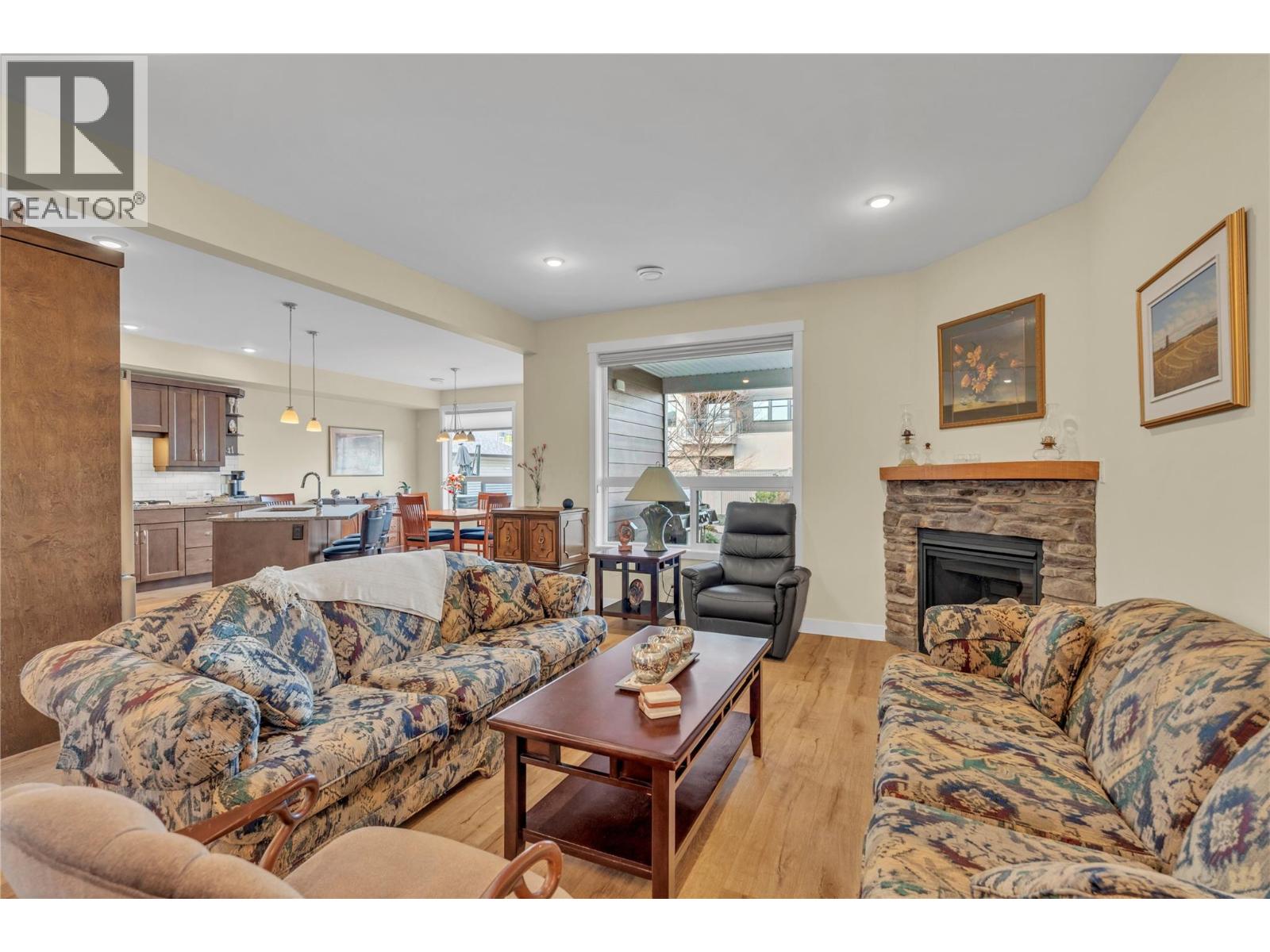 1011 Dynes Avenue, Penticton, British Columbia  V2A 1E9 - Photo 3 - 10375699