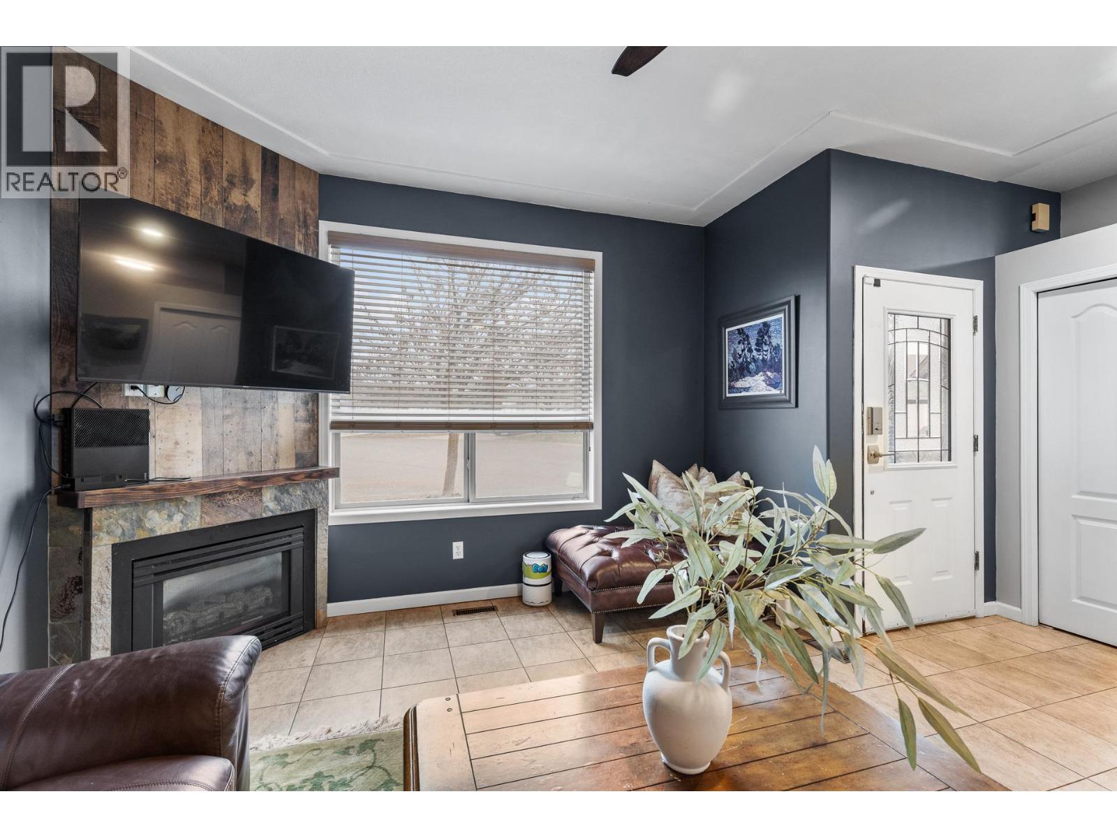 198 Ritchie Court, Kelowna, British Columbia  V1V 2A8 - Photo 4 - 10376265