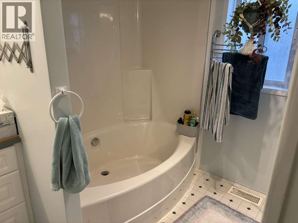 4980 Vernon Street, Grand Forks, British Columbia  V0H 1H5 - Photo 15 - 10376406