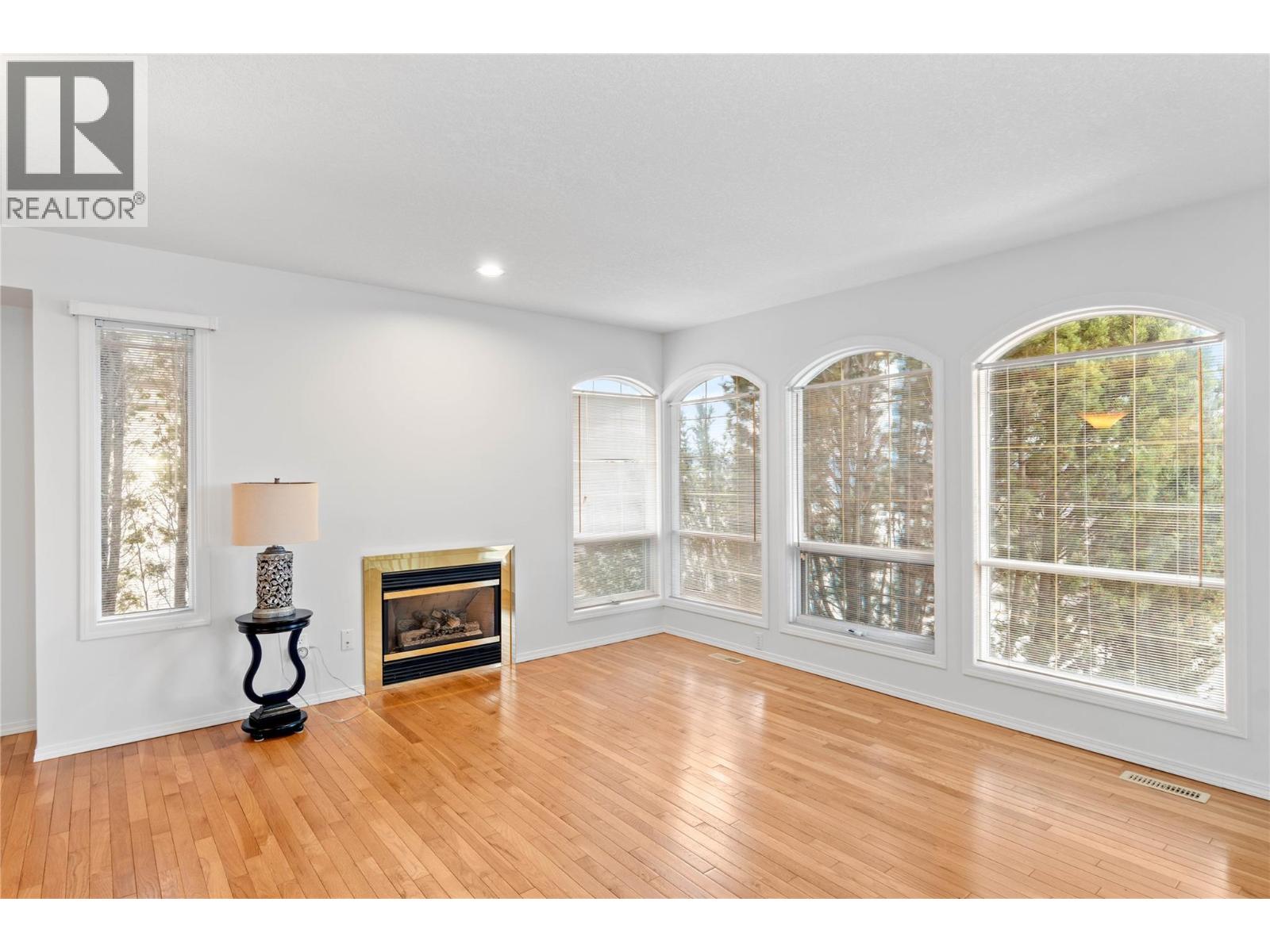 1869 Mckinley Court, Kamloops, British Columbia  V2E 2L9 - Photo 2 - 10376329