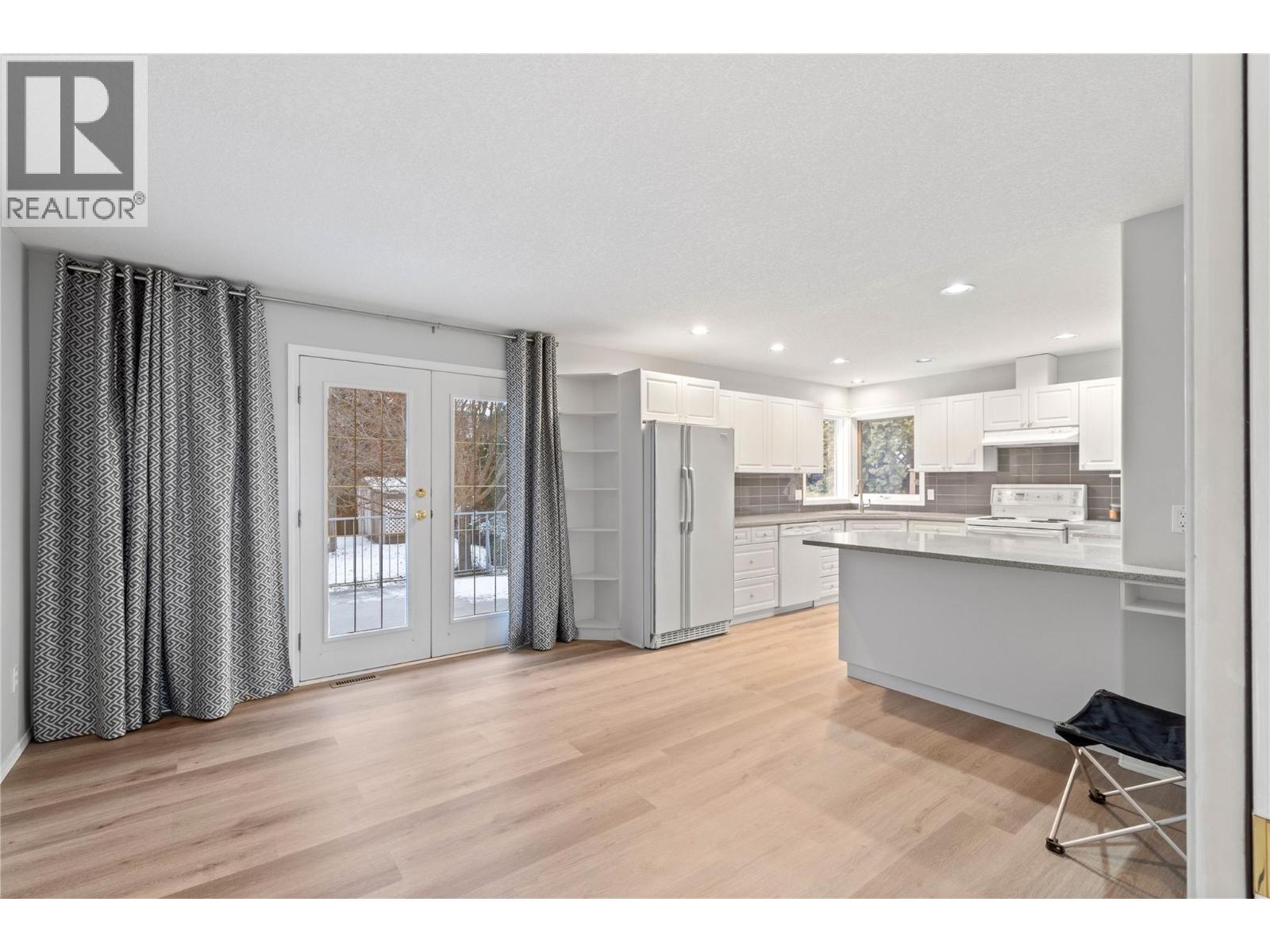 1869 Mckinley Court, Kamloops, British Columbia  V2E 2L9 - Photo 7 - 10376329