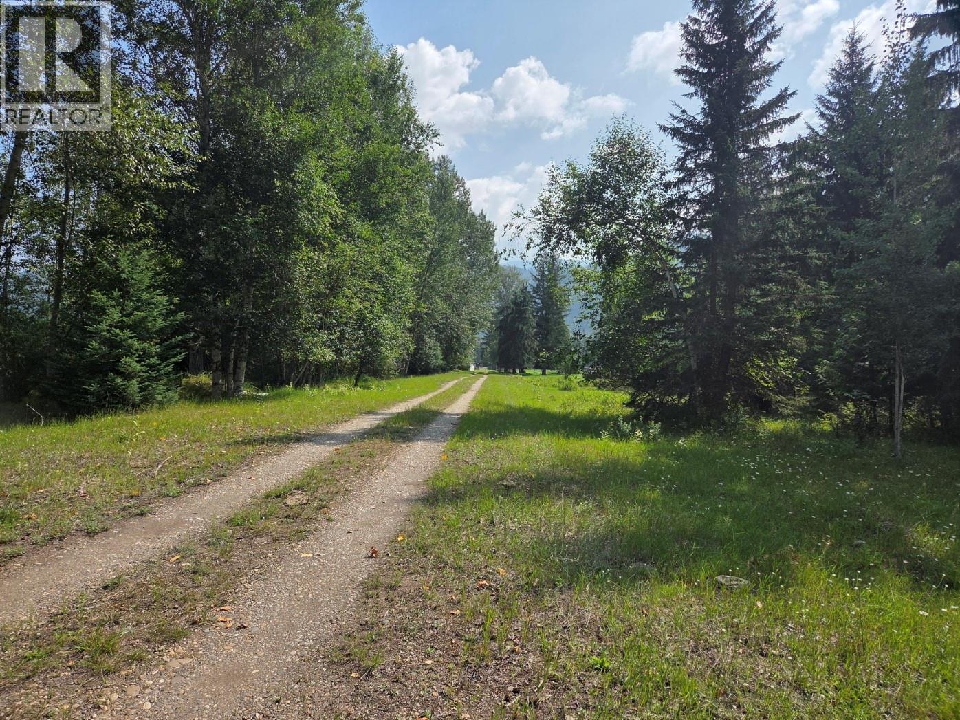 3284/3326 Yellowhead Highway S, Clearwater, British Columbia  V0E 1Z1 - Photo 3 - 10376408