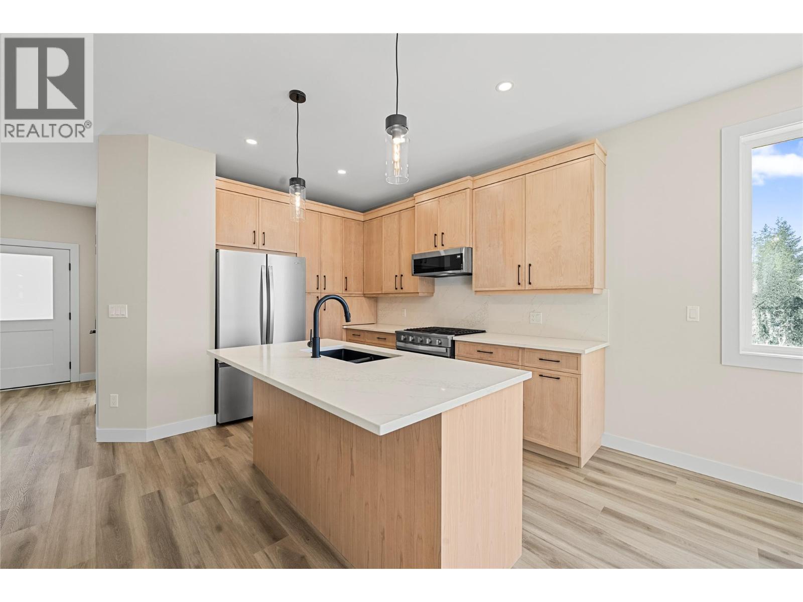 2951 27 Street Ne, Salmon Arm, British Columbia  V1E 2Z7 - Photo 8 - 10375689