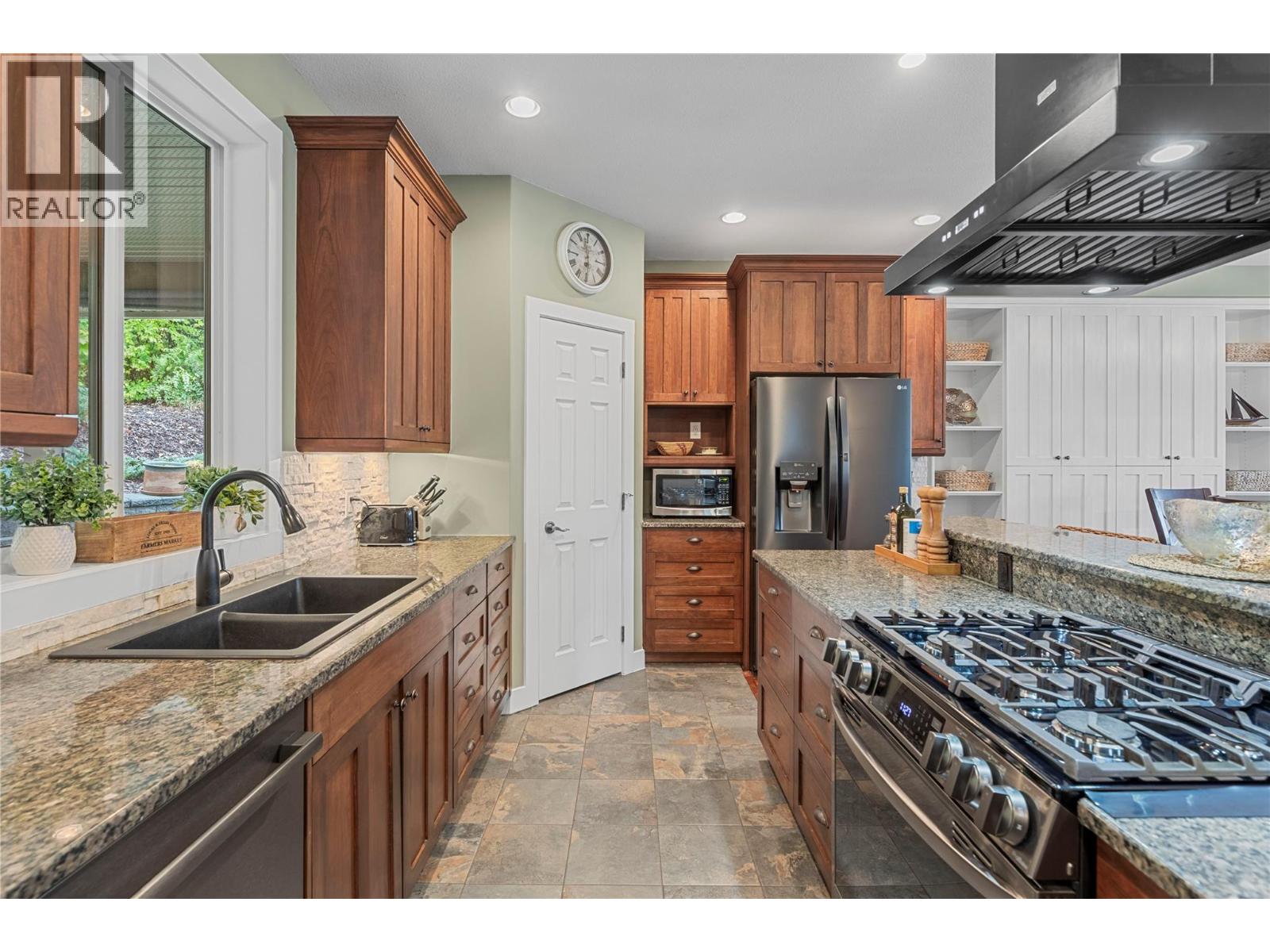 1581 20 Street Ne Unit# 14, Salmon Arm, British Columbia  V1E 0A7 - Photo 14 - 10376357