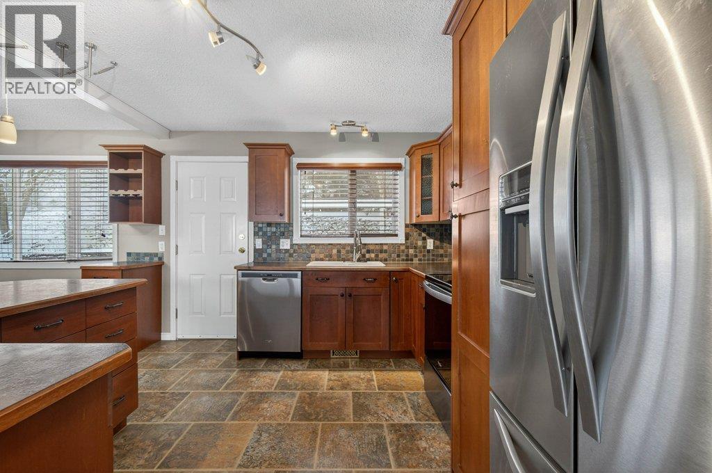 1610 16 Avenue Se, Salmon Arm, British Columbia  V1E 2M7 - Photo 15 - 10376400