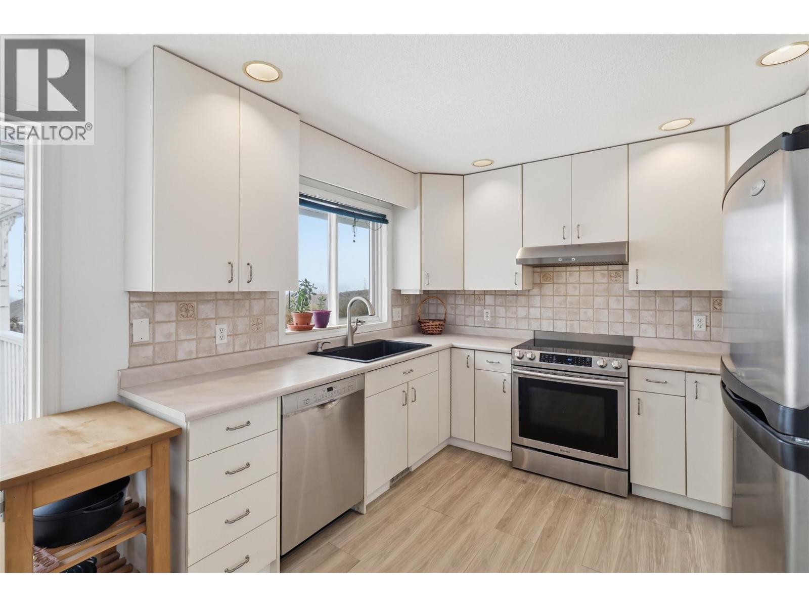 1810 Mckinley Court, Kamloops, British Columbia  V2E 2L9 - Photo 11 - 10376187